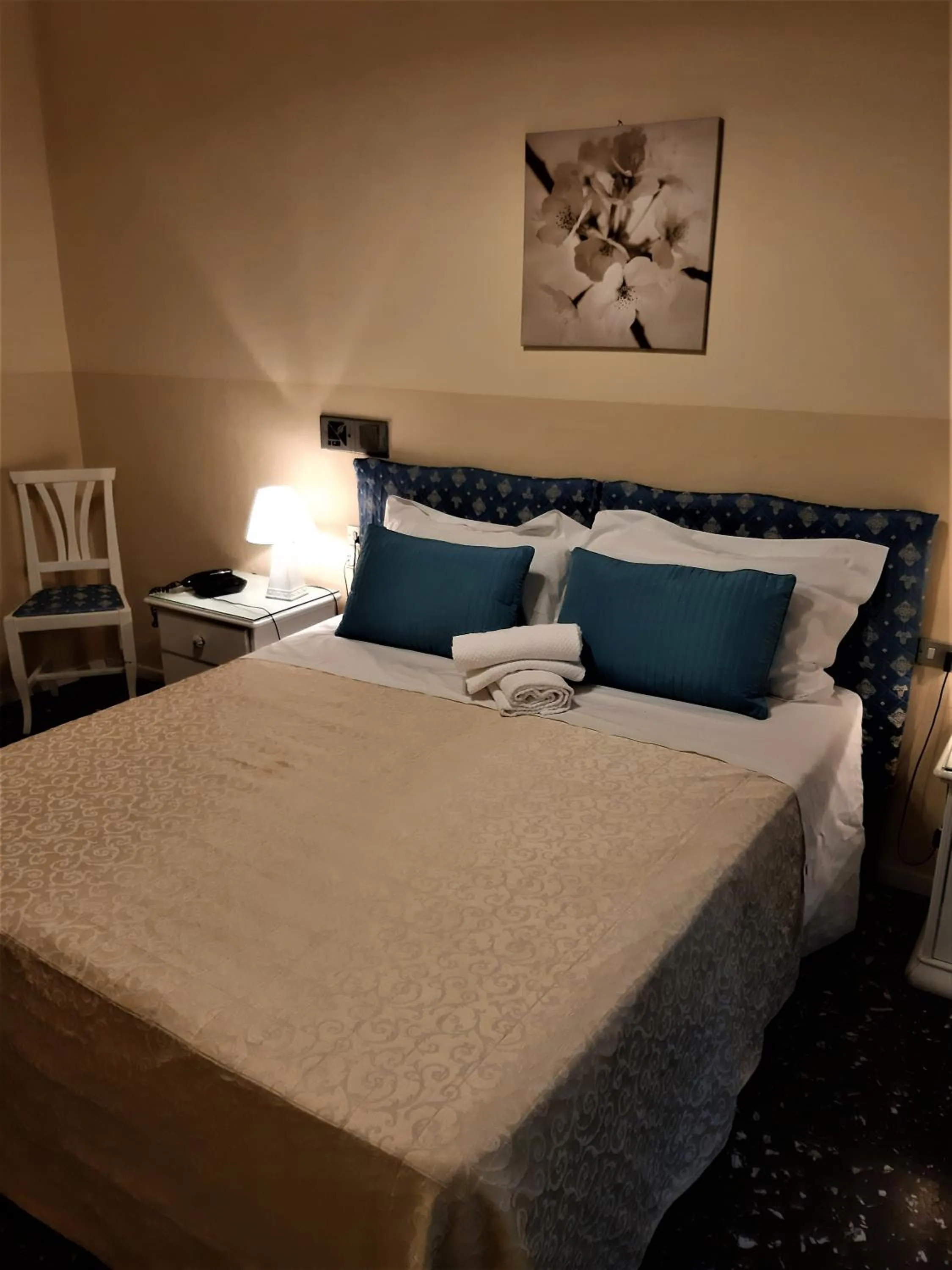 Bed in Hotel Victoria