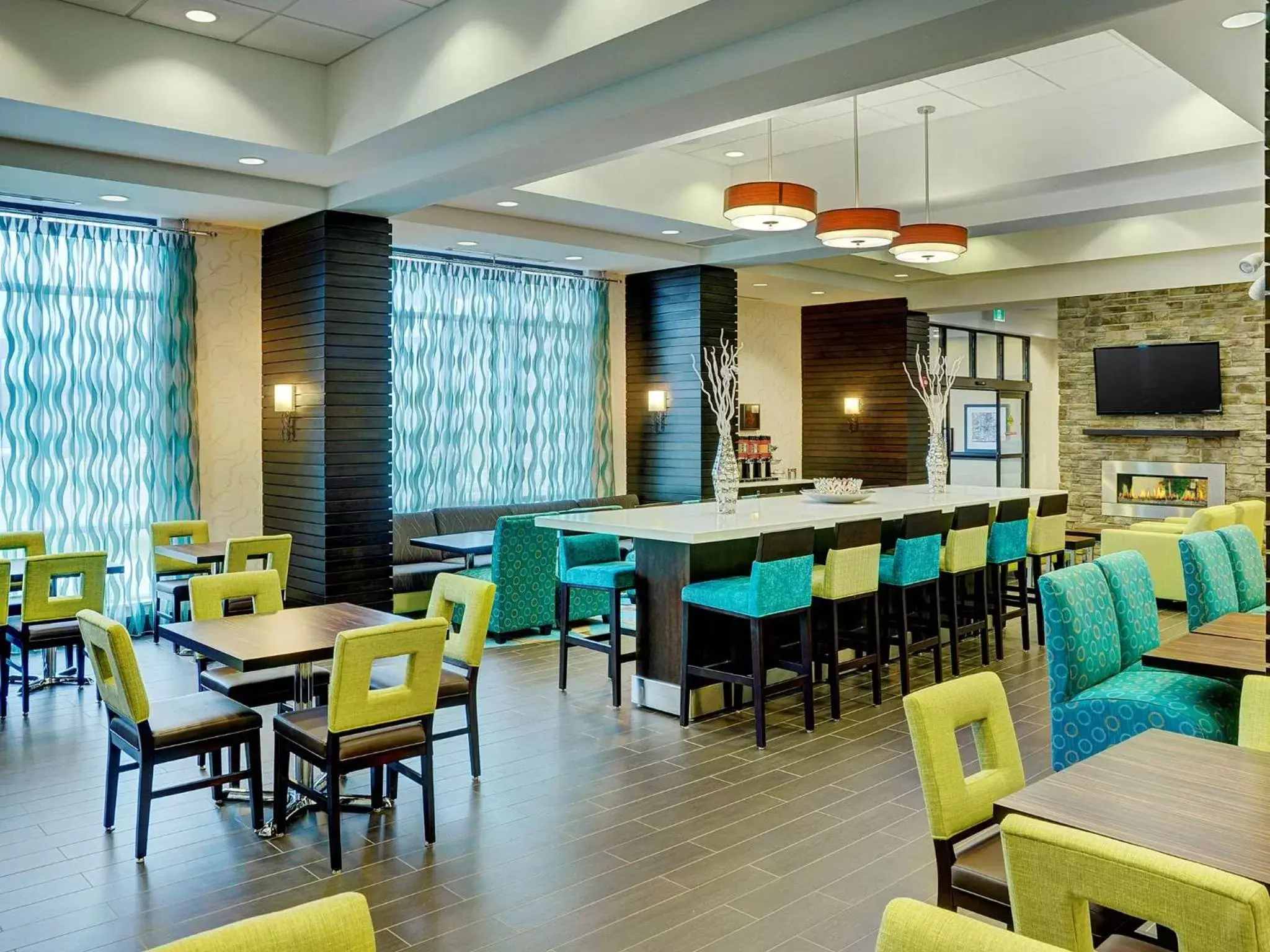 Lobby or reception, Restaurant/Places to Eat in Hampton Inn by Hilton Winnipeg