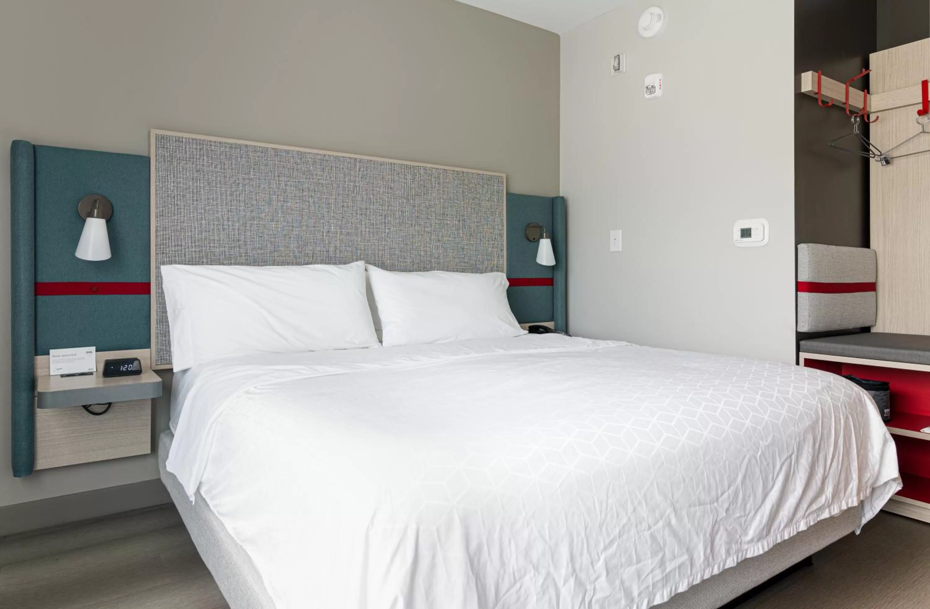 King Room with Hearing Accessible Roll In Shower - Non-Smoking in avid hotels - Summerville, an IHG Hotel