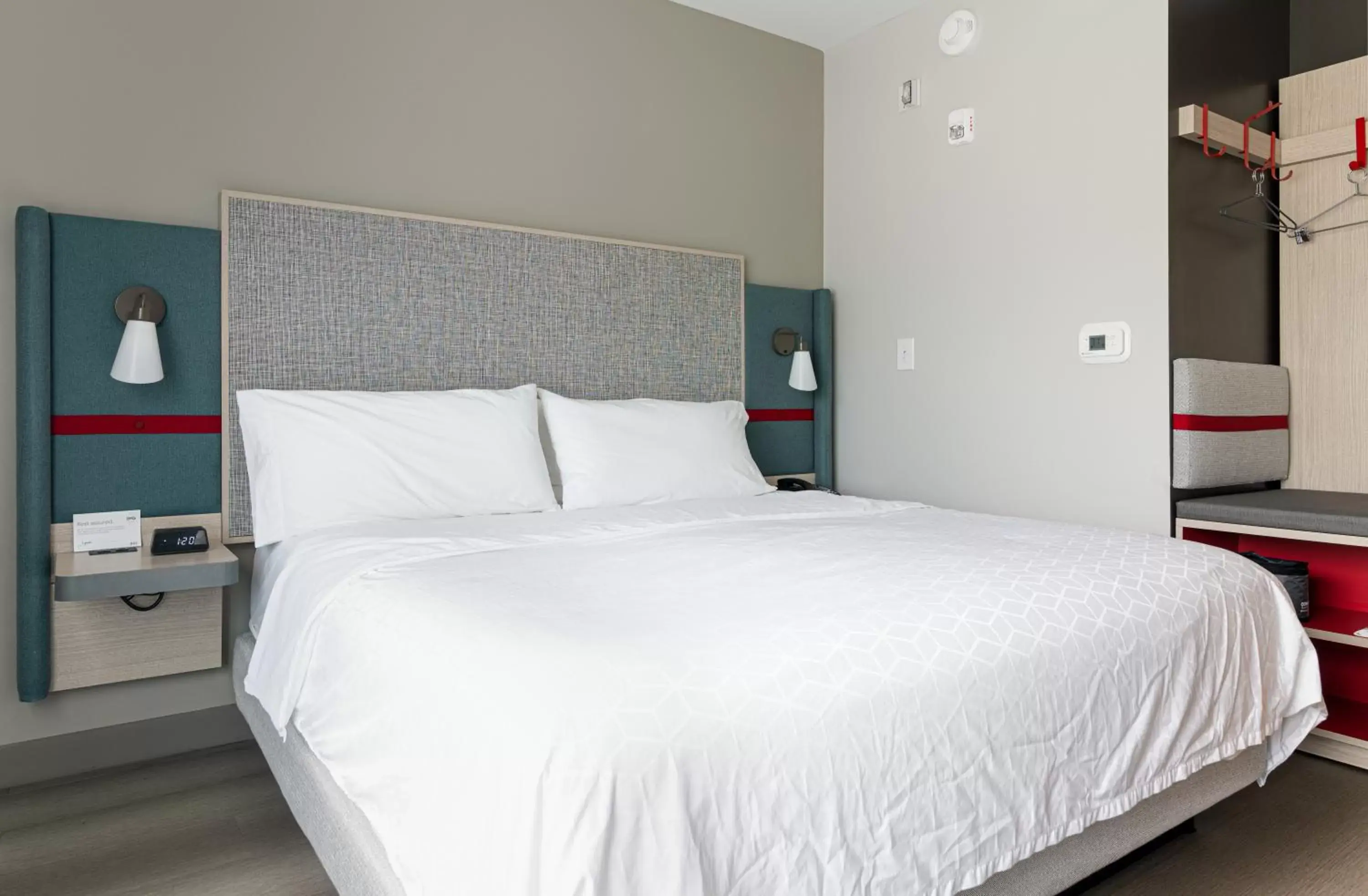 King Room with Hearing Accessible Roll In Shower - Non-Smoking in avid hotels - Summerville, an IHG Hotel King Room with Hearing Accessible Roll In Shower - Non-Smoking in avid hotels - Summerville, an IHG Hotel