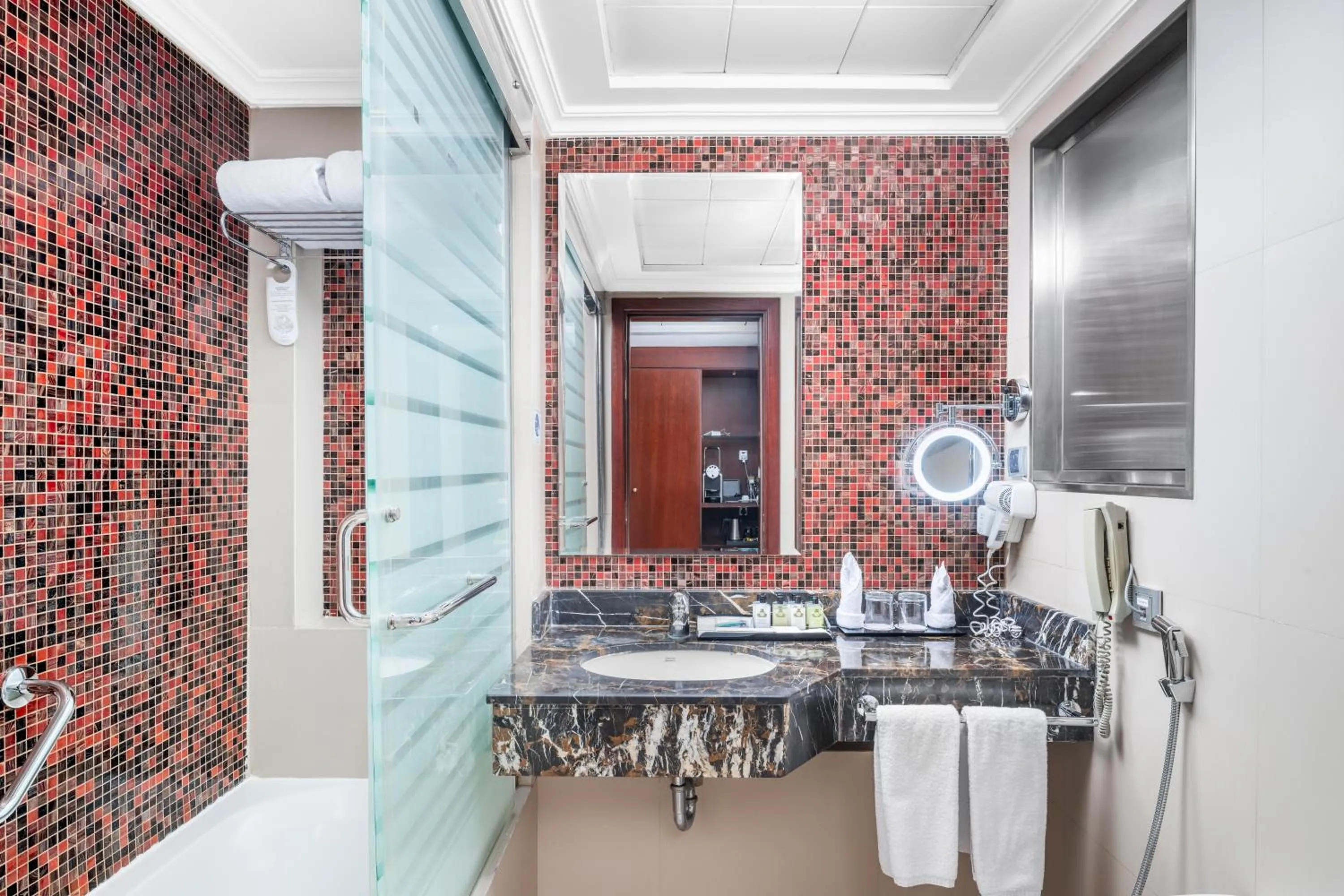 Millennium Al Aqeeq Hotel