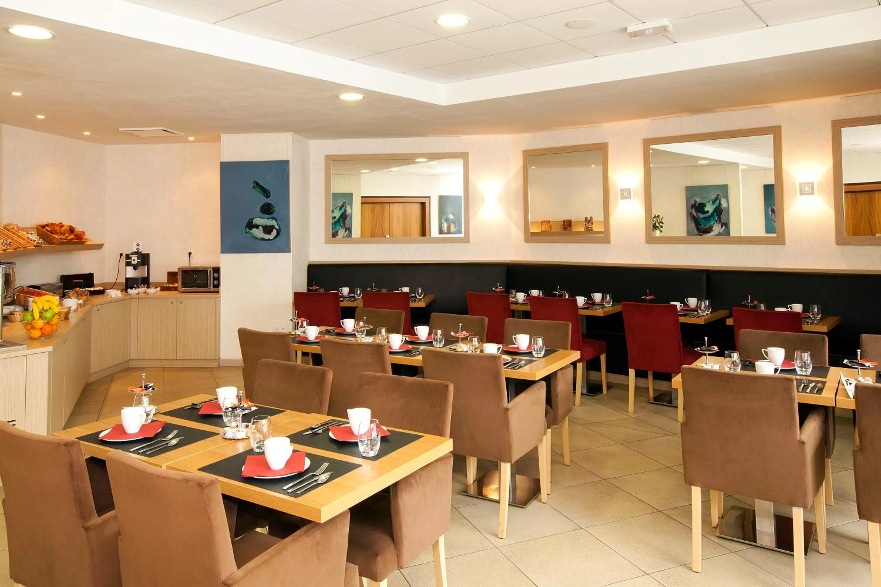 Restaurant/places to eat in Residhome du Théâtre