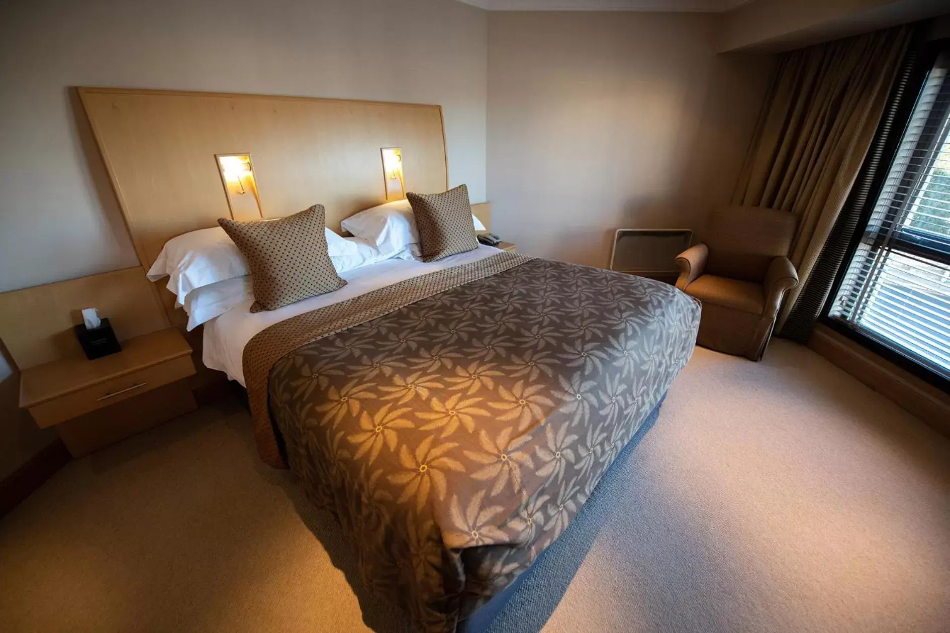 Bedroom, Bed in The Mansefield Hotel