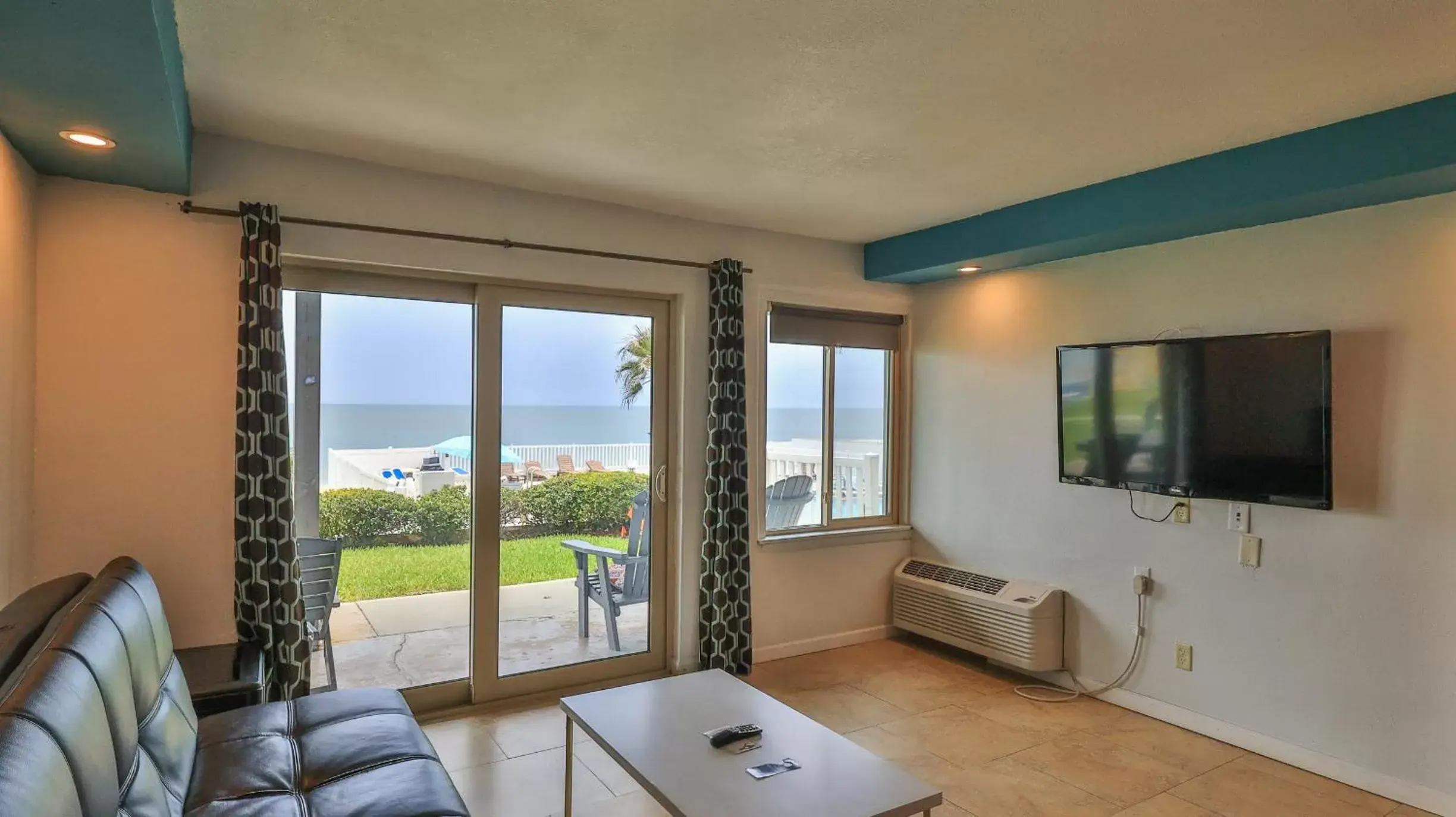 Living room in Driftwood Beach Motel