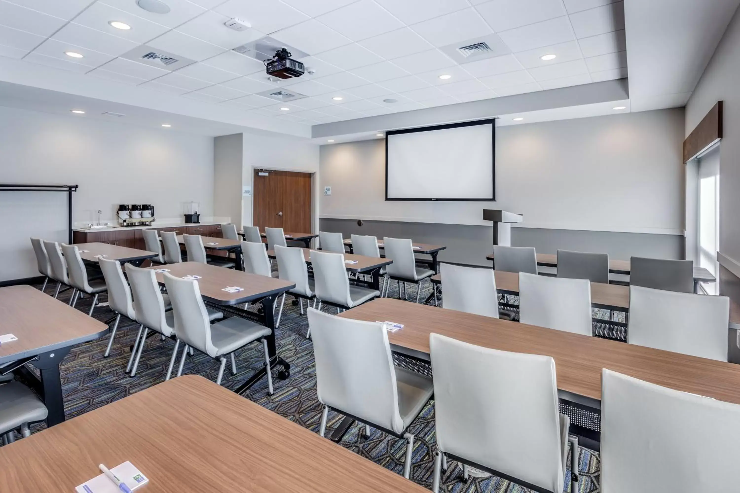 Meeting/conference room in Holiday Inn Express & Suites - Rice Lake, an IHG Hotel