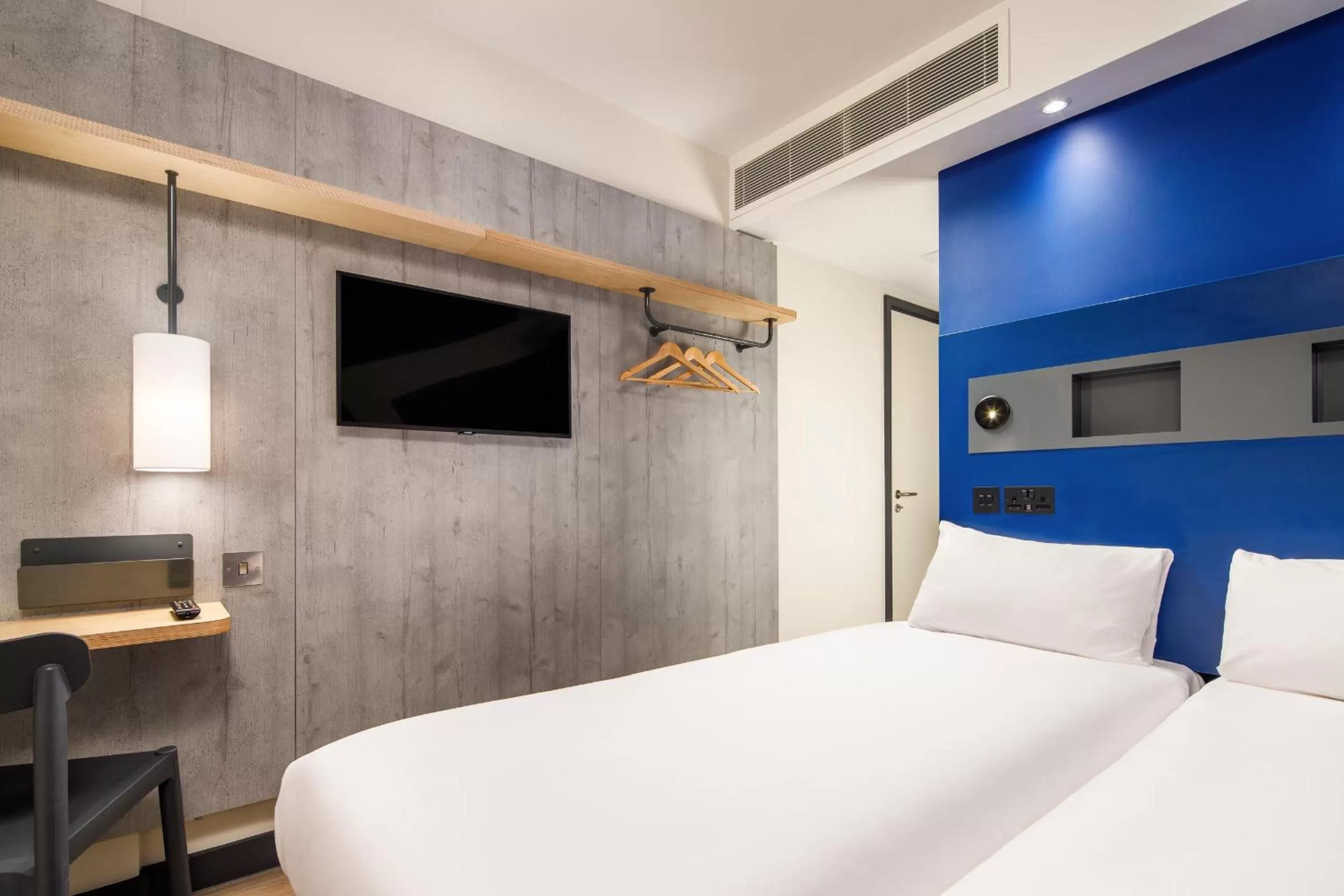 Bed in ibis budget Manchester Airport T2