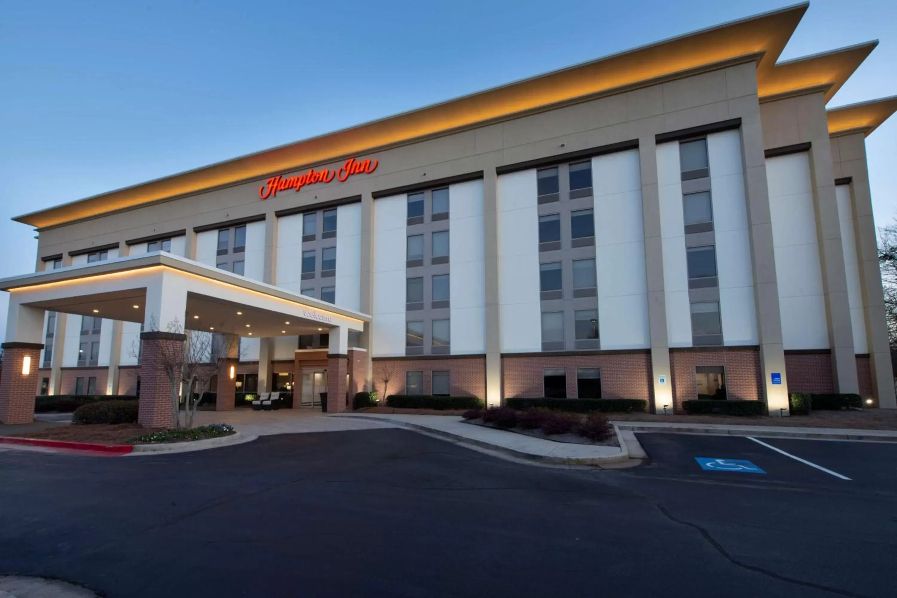 Property Building in Hampton Inn Hotel Atlanta-Southlake