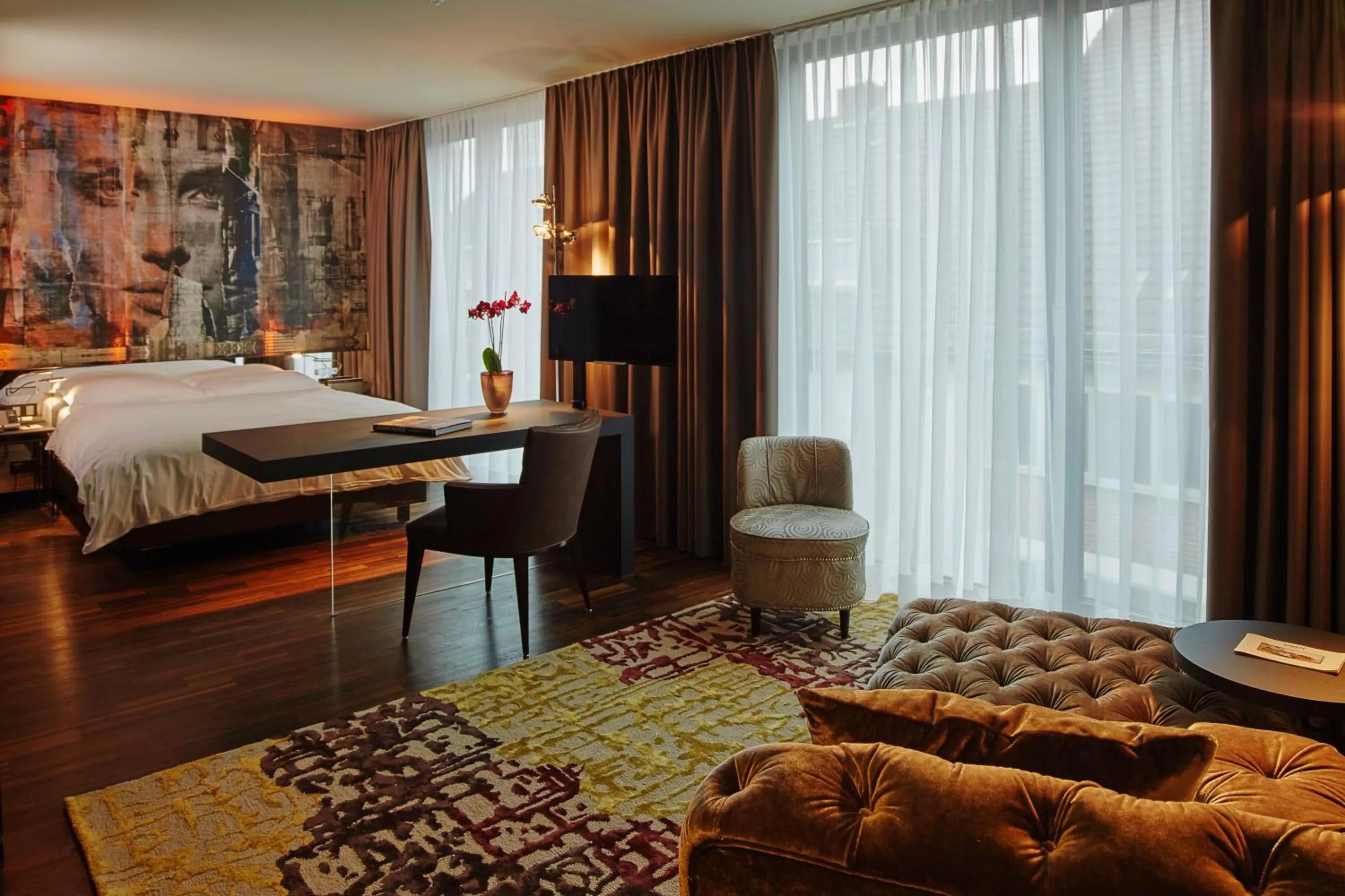 Photo of the whole room, Bed in Savoy Hotel