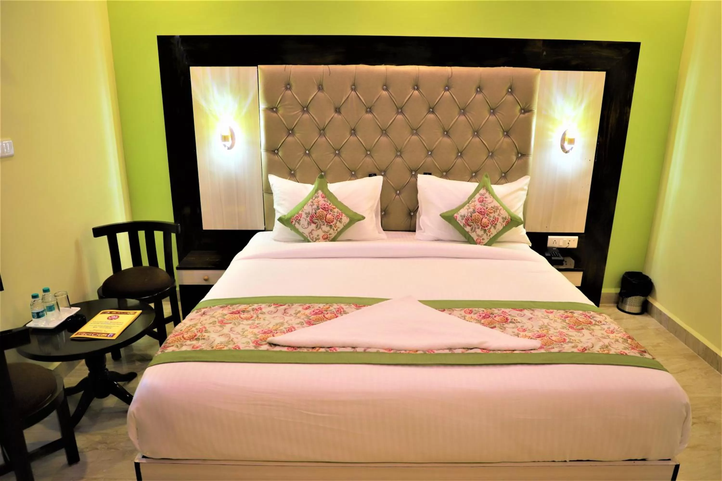 Bed in Airport Hotel Shivaka Inn