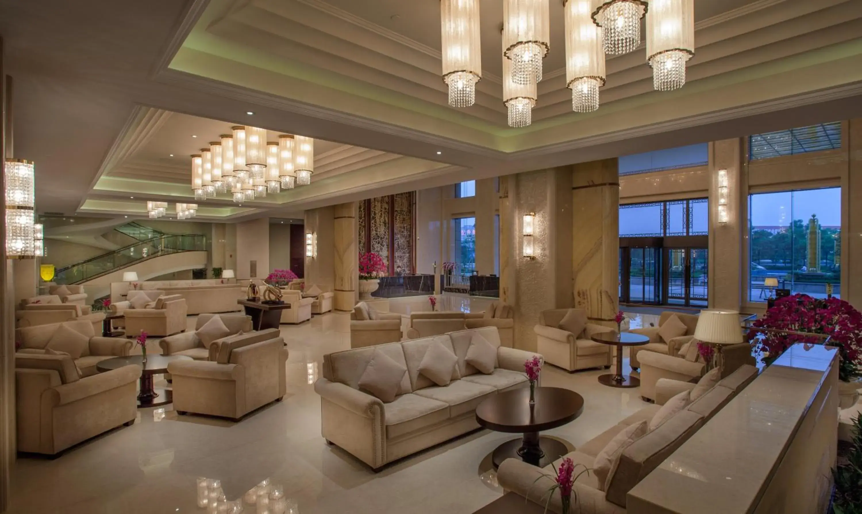 Lounge or bar, Lobby/Reception in Holiday Inn Foshan Nanhai Central, an IHG Hotel