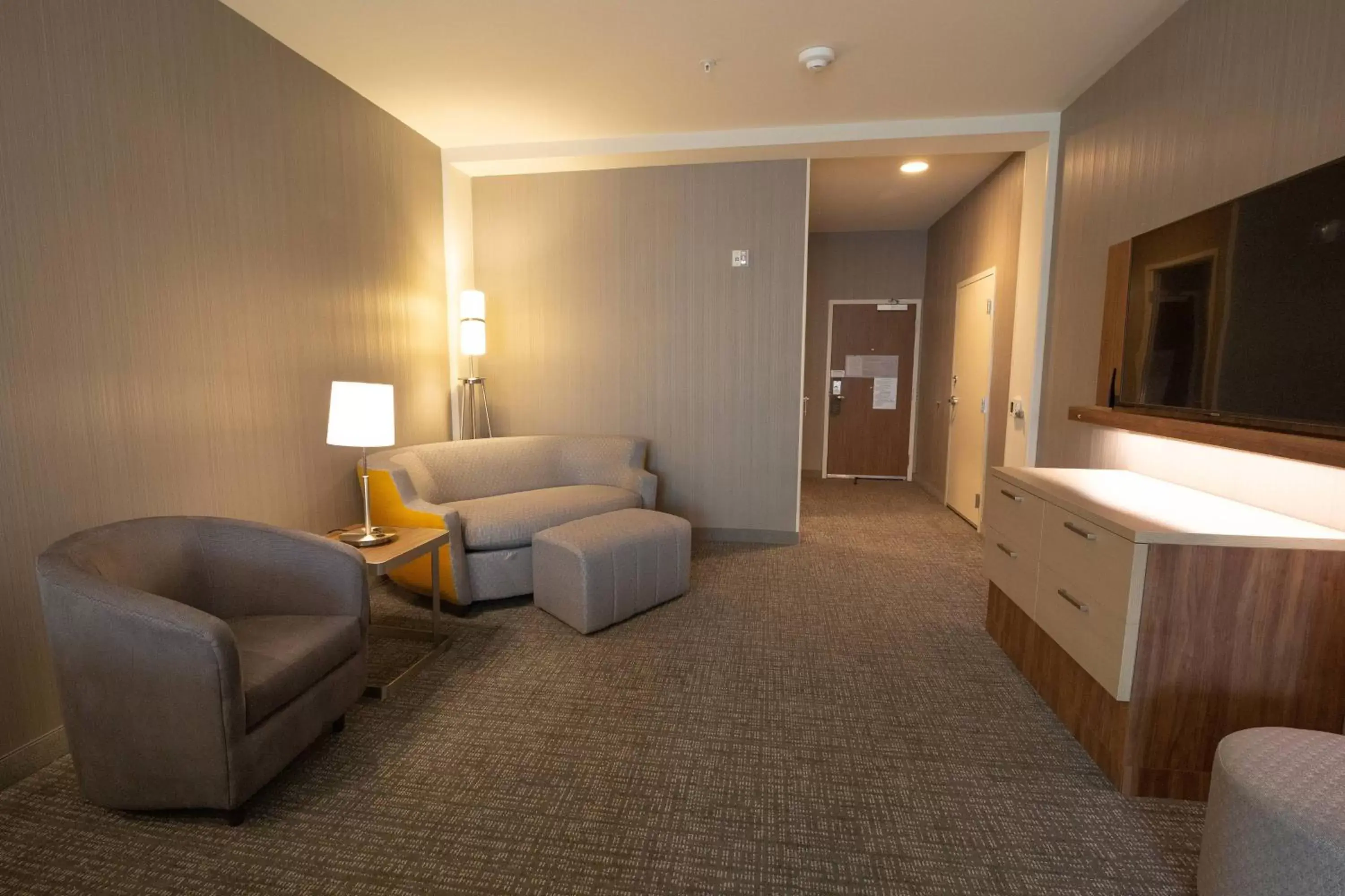 Living room, Seating Area in Courtyard by Marriott Cartersville