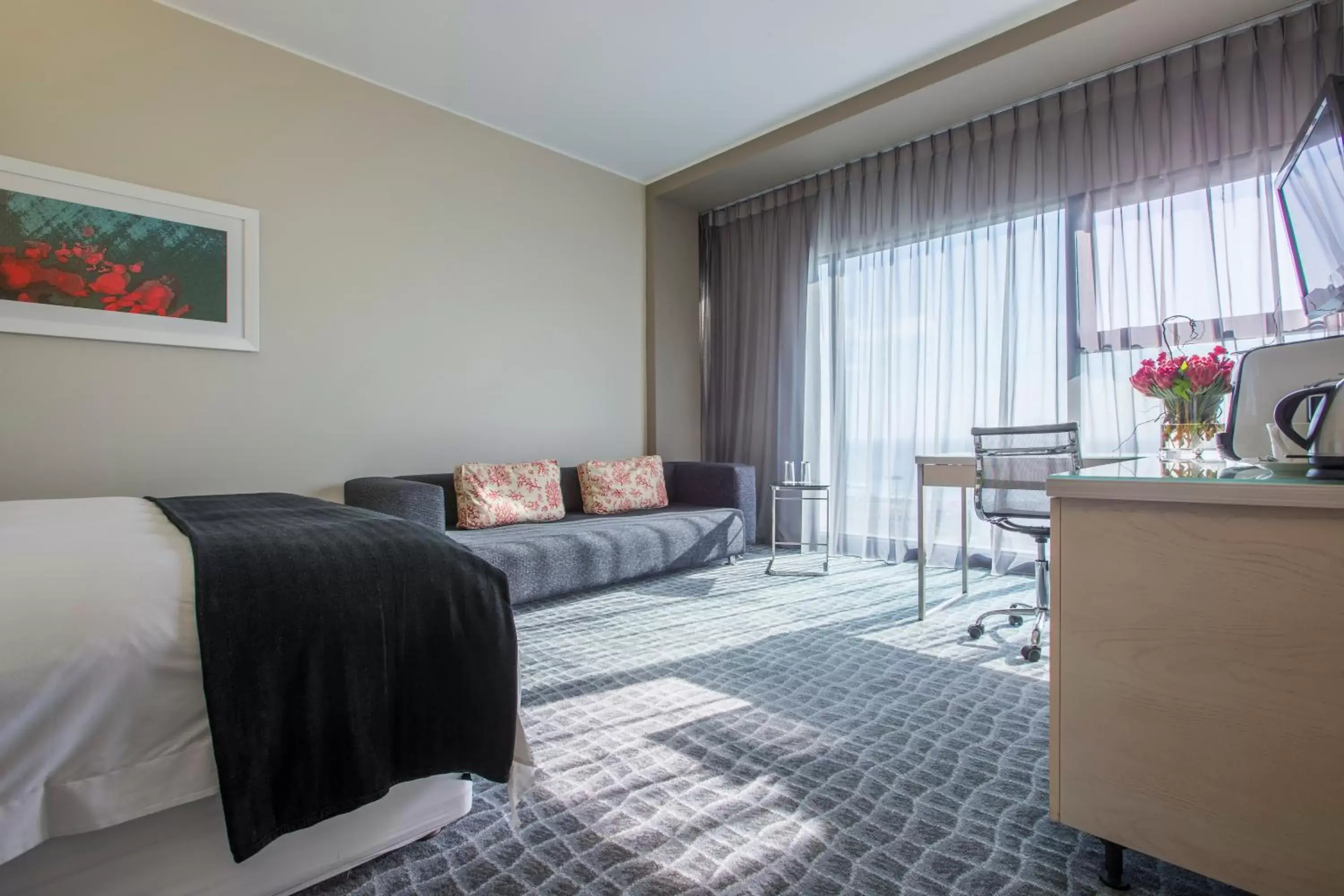 Bed, Seating Area in Radisson Blu Hotel, Port Elizabeth