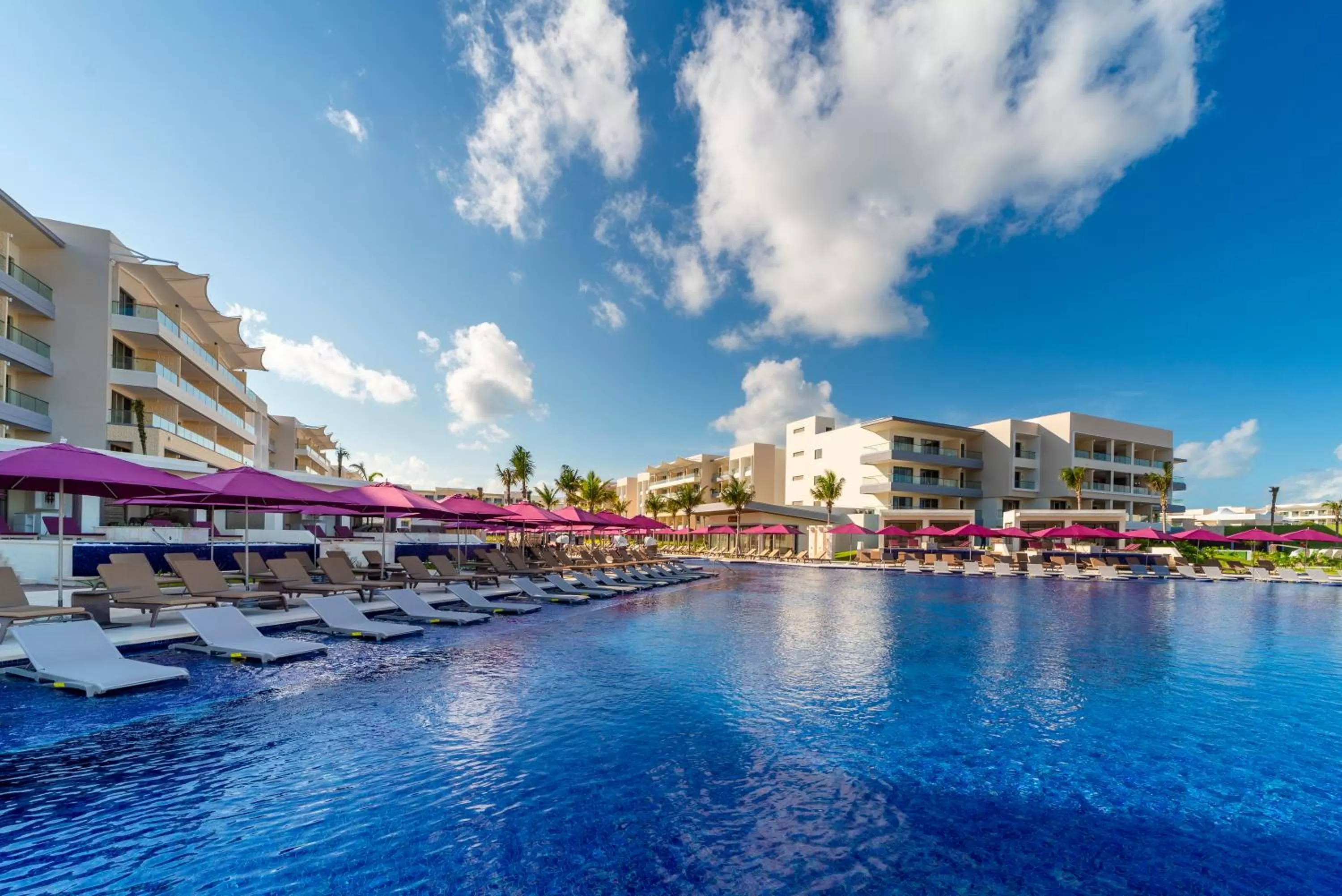 Swimming pool in Planet Hollywood Cancun by Royalton, An Autograph Collection All-Inclusive Resort