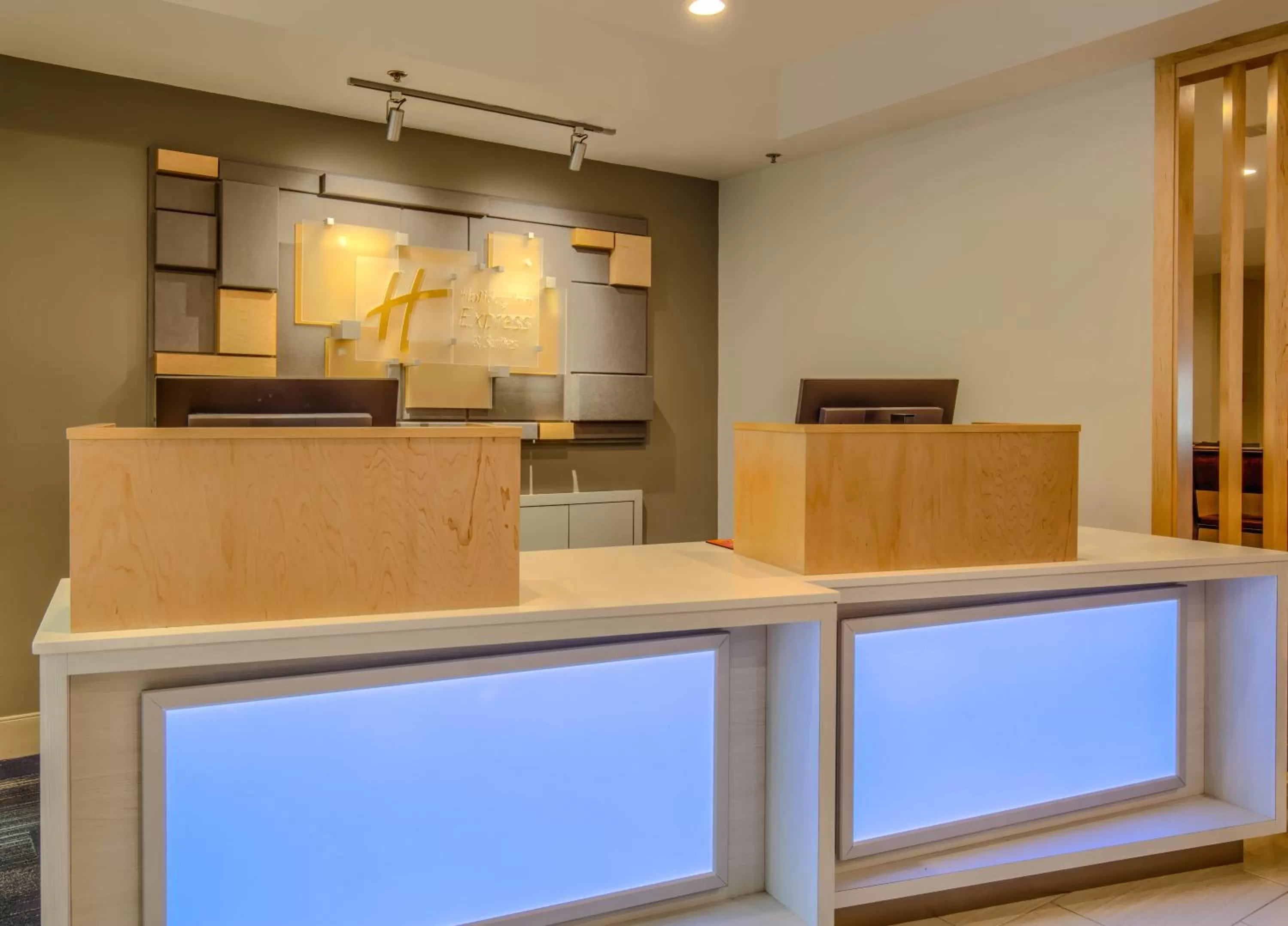 Lobby or reception in Holiday Inn Express Hotel & Suites Gulf Shores by IHG