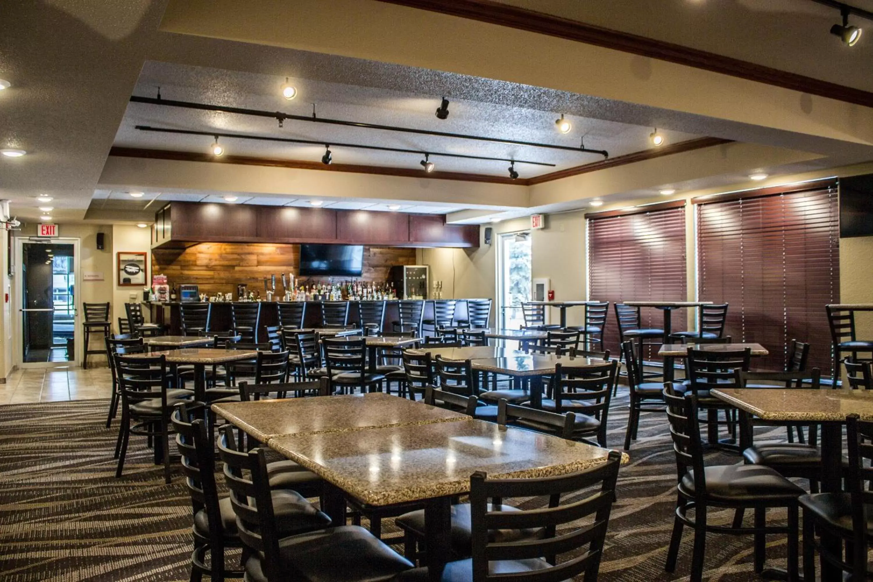 Lounge or bar, Restaurant/Places to Eat in Cobblestone Suites - Oshkosh