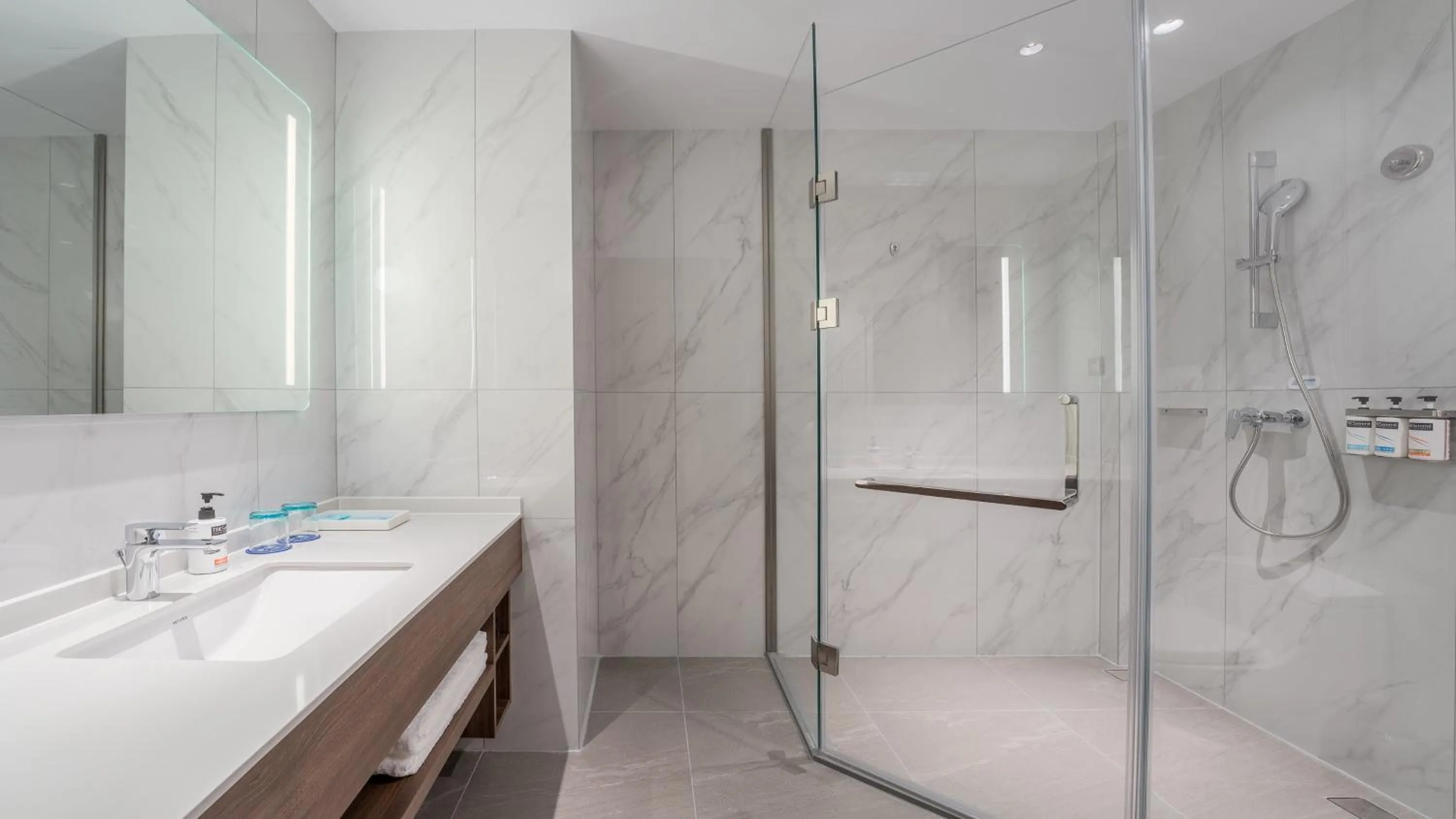 Photo of the whole room in Holiday Inn Express Chengdu Pidu by IHG