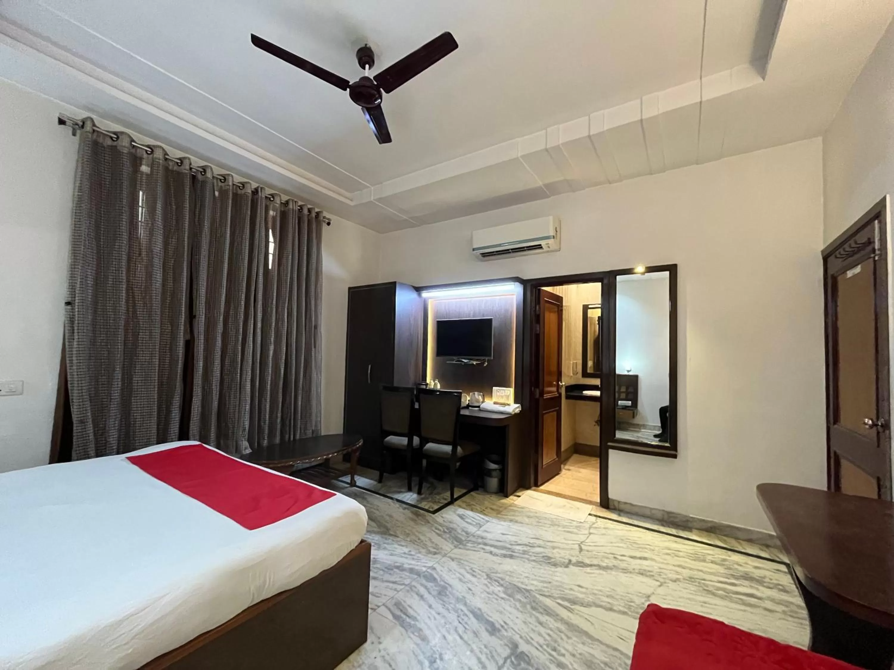 Bedroom, Bed in Hotel Marc Royal