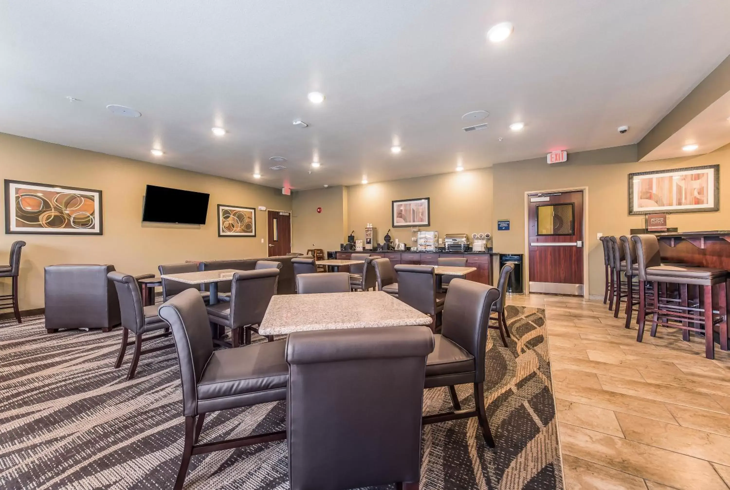 Breakfast in Cobblestone Hotel & Suites - Hutchinson Breakfast in Cobblestone Hotel & Suites - Hutchinson