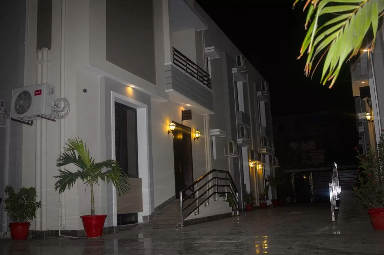 Facade/entrance in Zifan Hotel & Suites