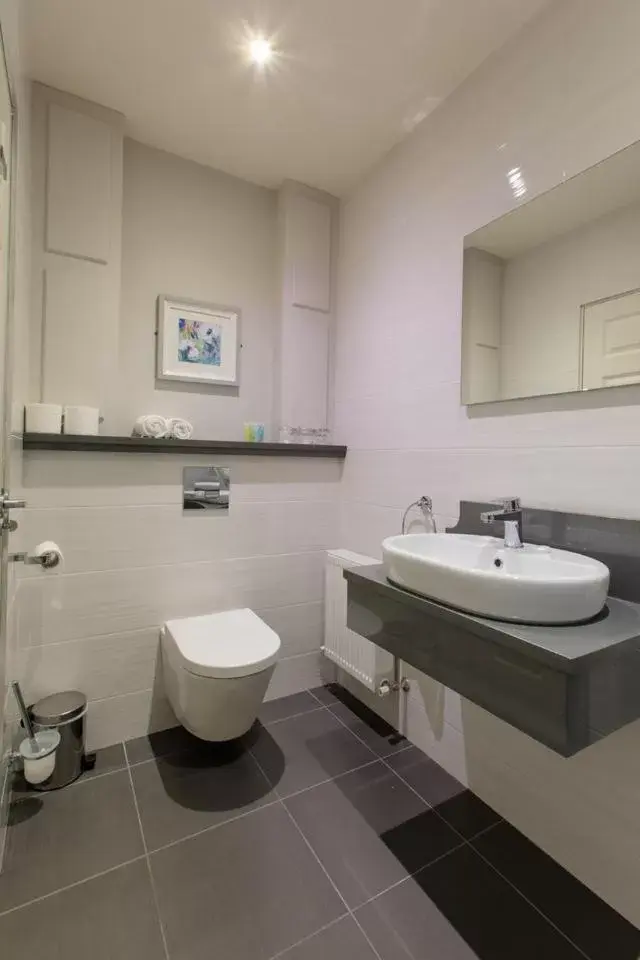 Bathroom in Grand Hotel Tralee