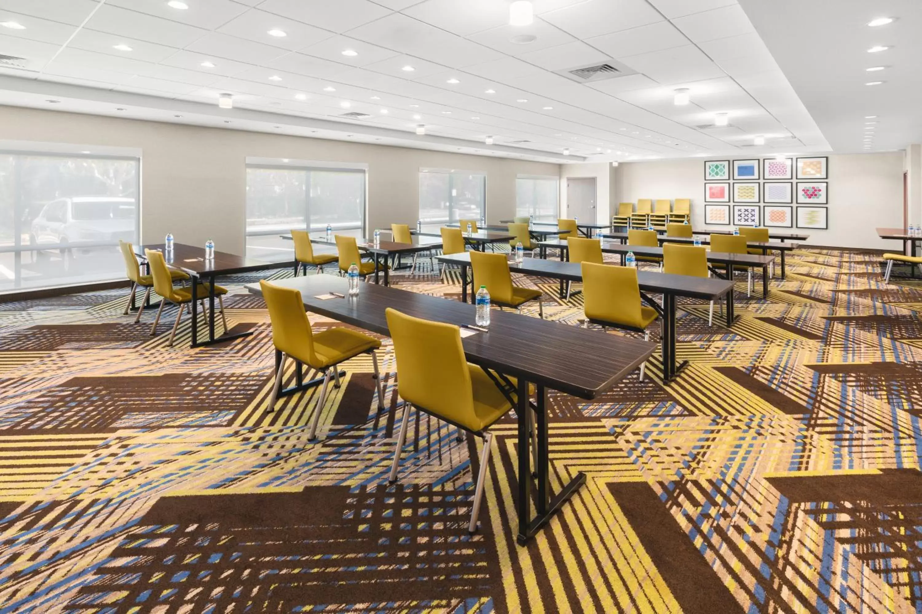 Meeting/conference room, Restaurant/Places to Eat in Holiday Inn Express & Suites - Suisun City, an IHG Hotel