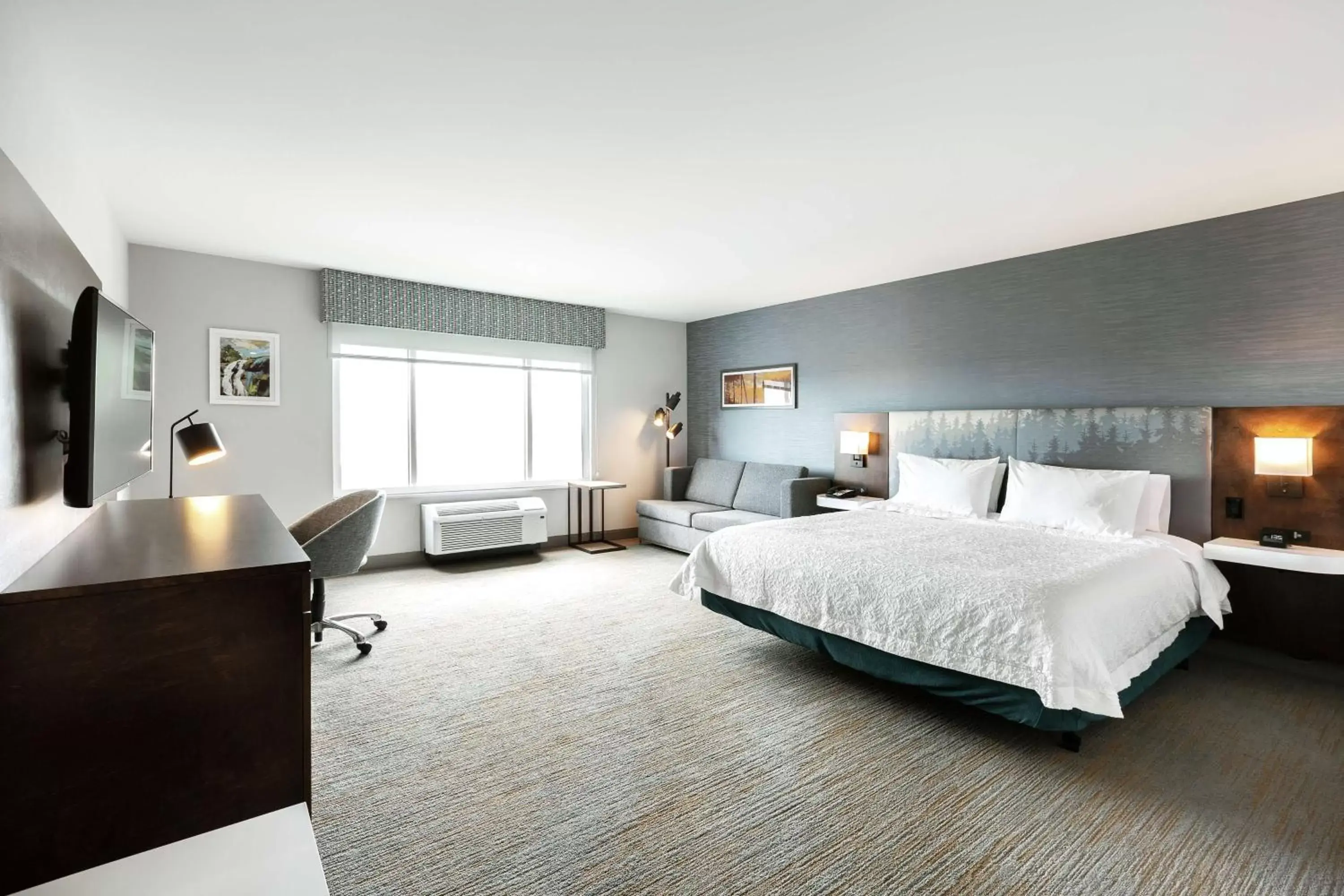Bed in Hampton Inn & Suites by Hilton Québec - Beauport