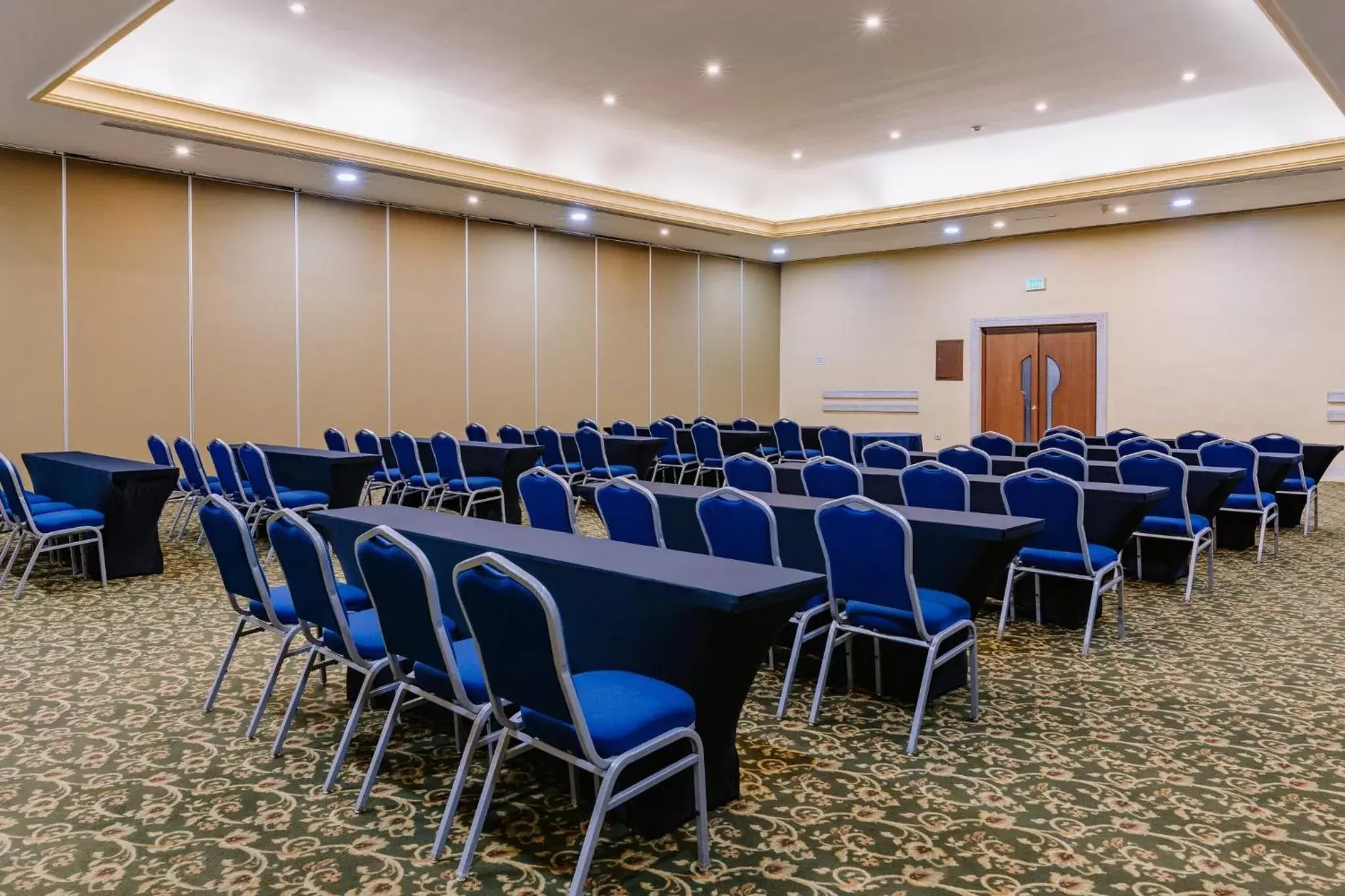 Meeting/conference room in Holiday Inn Merida, an IHG Hotel