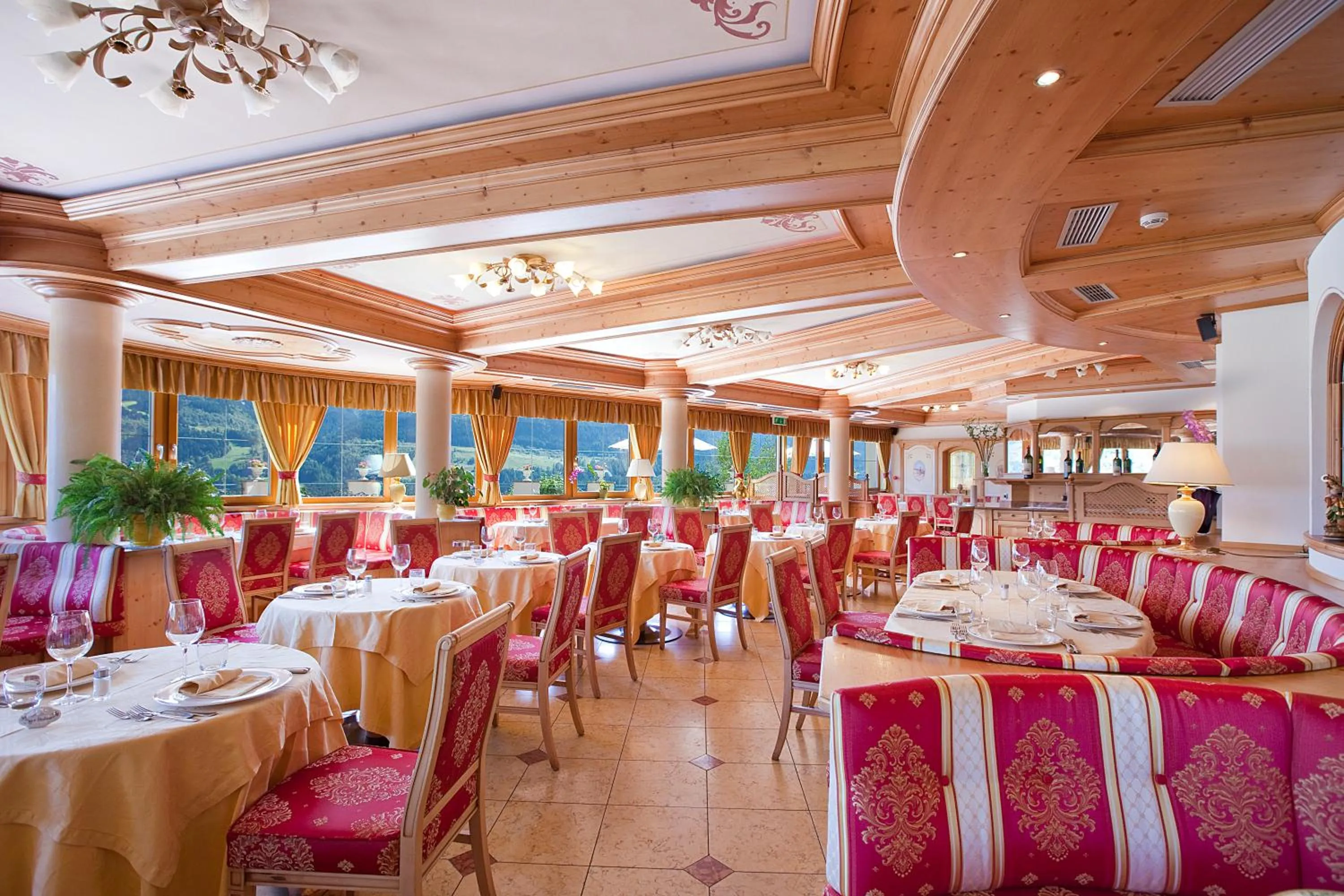 Restaurant/places to eat in Hotel Lagorai Resort & Spa