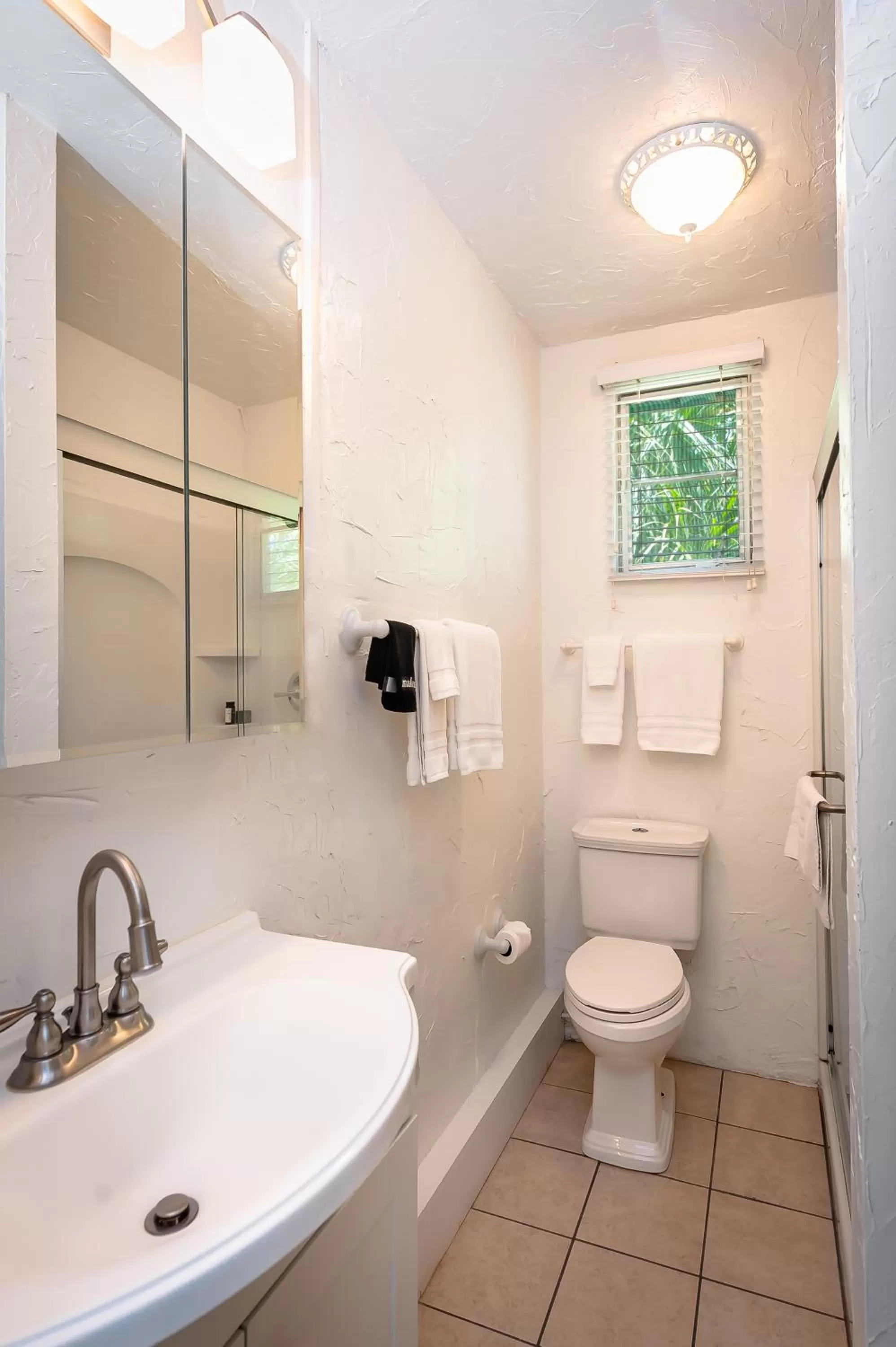 Toilet in Cedar Cove Resort & Cottages