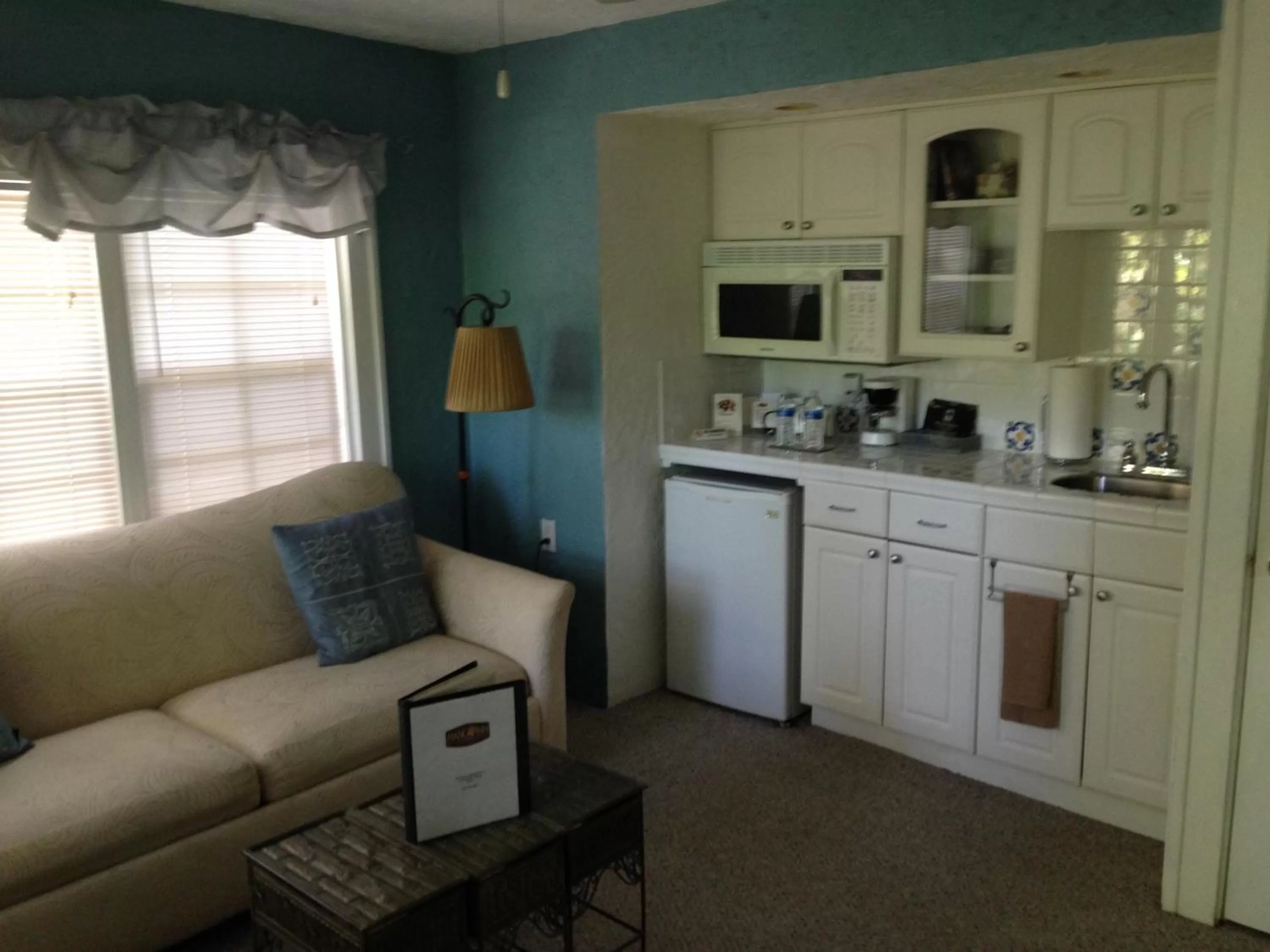 Kitchen or kitchenette, Kitchen/Kitchenette in Mango Inn Bed and Breakfast