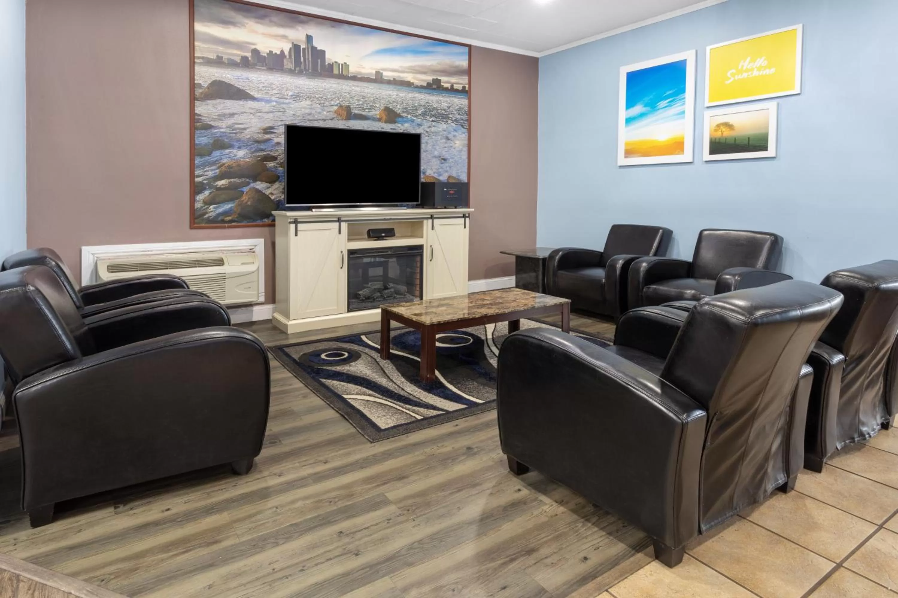 Communal lounge/ TV room in Days Inn by Wyndham Livonia Canton Detroit