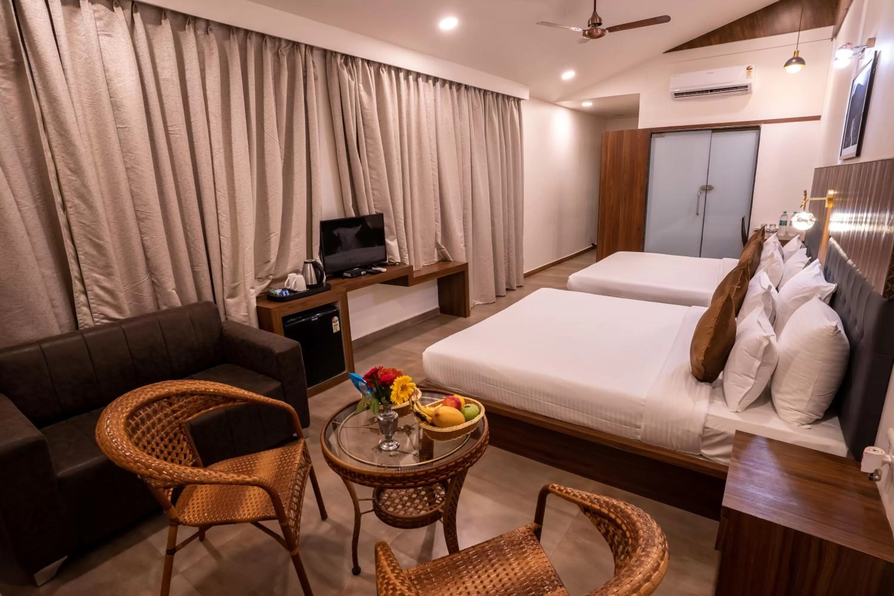 Bedroom, Bed in Jivanta Mahabaleshwar