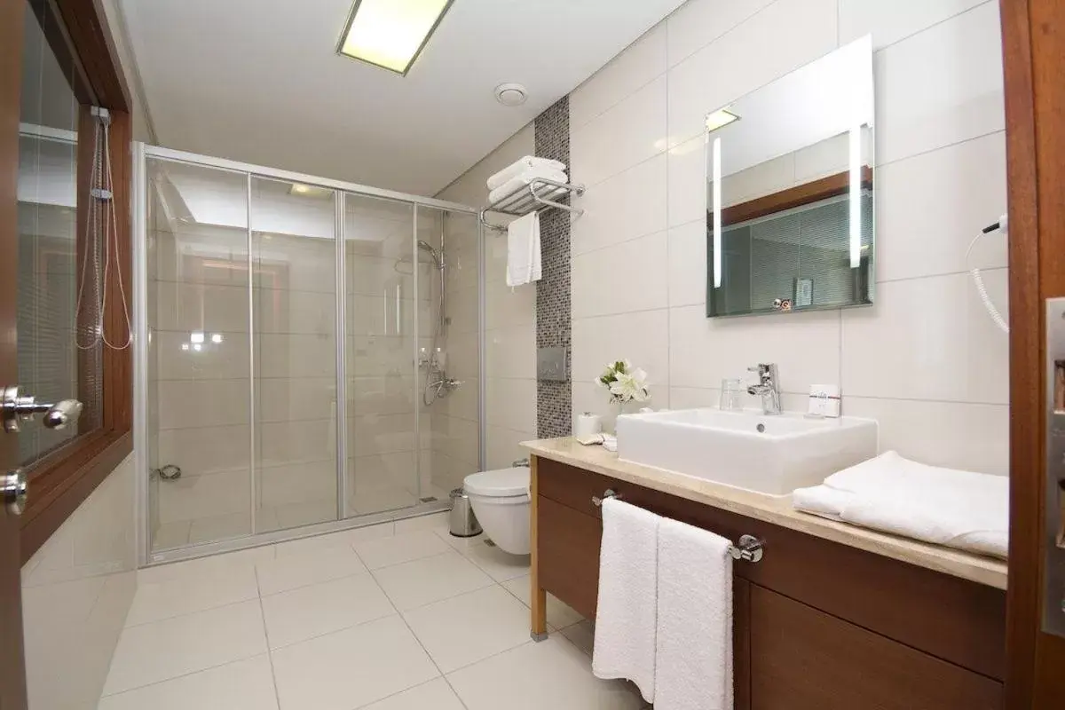 Bathroom in Innpera Hotel