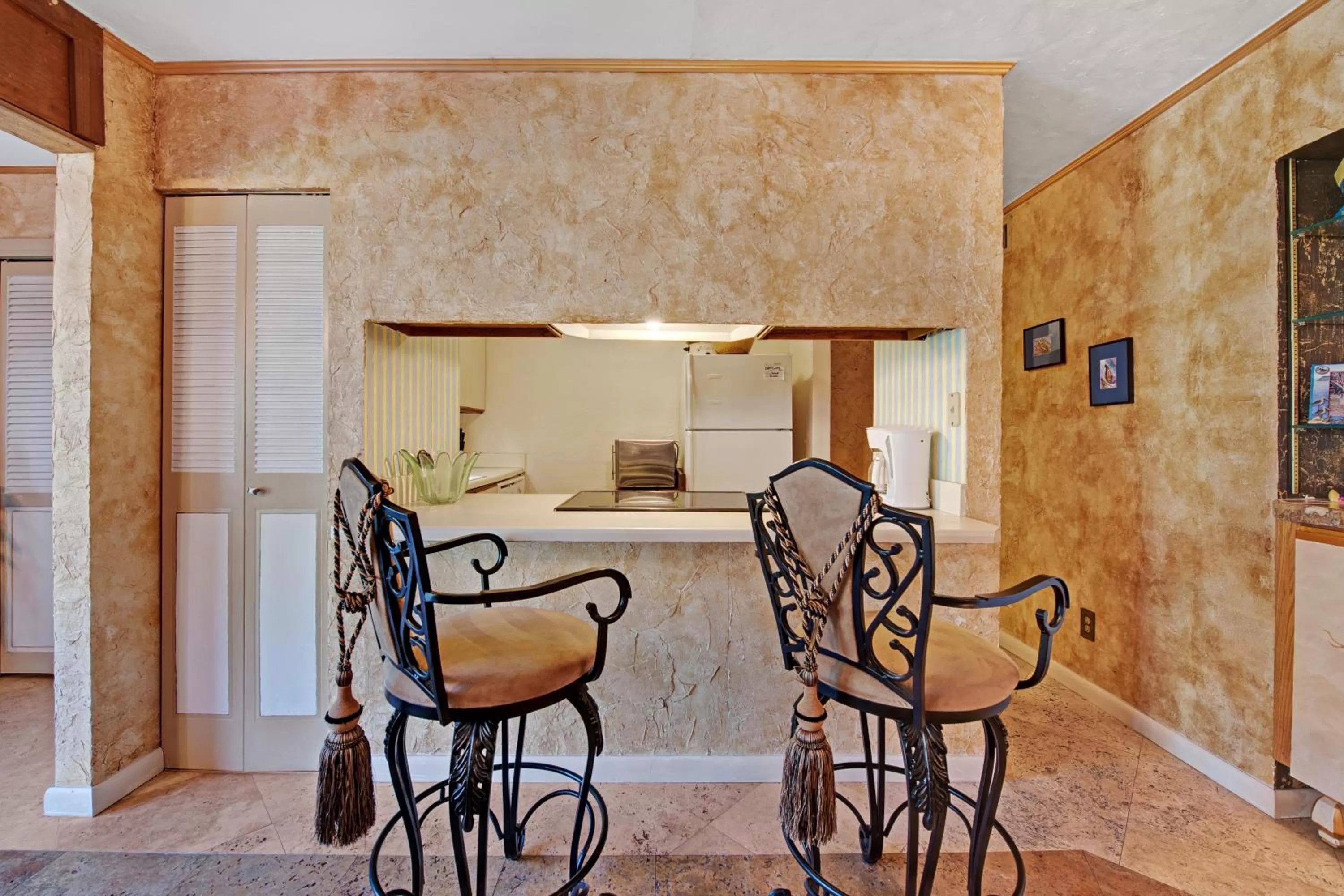 Dining Area in Gulf Terrace 181