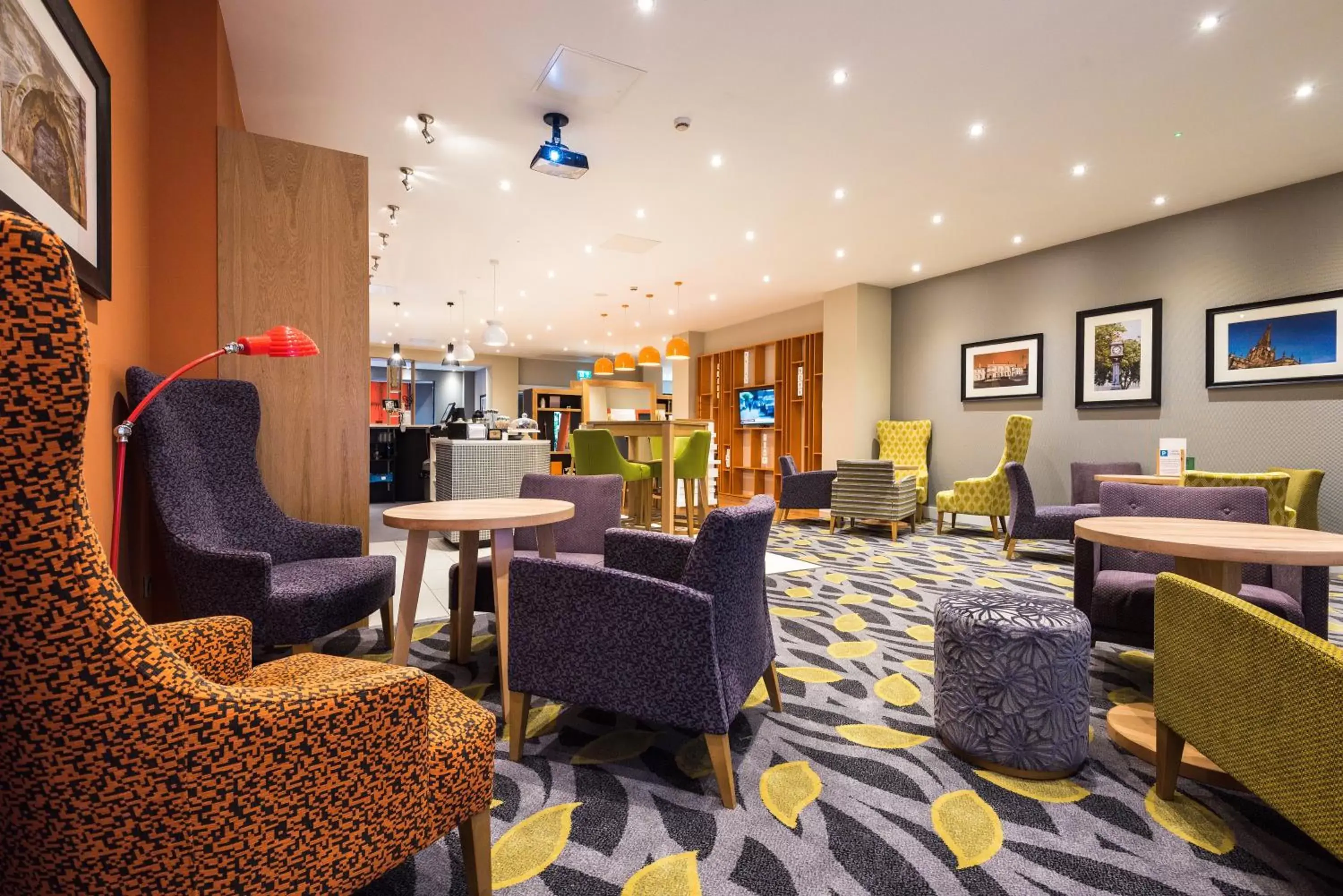 Lounge or bar, Lounge/Bar in Holiday Inn Rotherham-Sheffield M1,Jct.33, an IHG Hotel