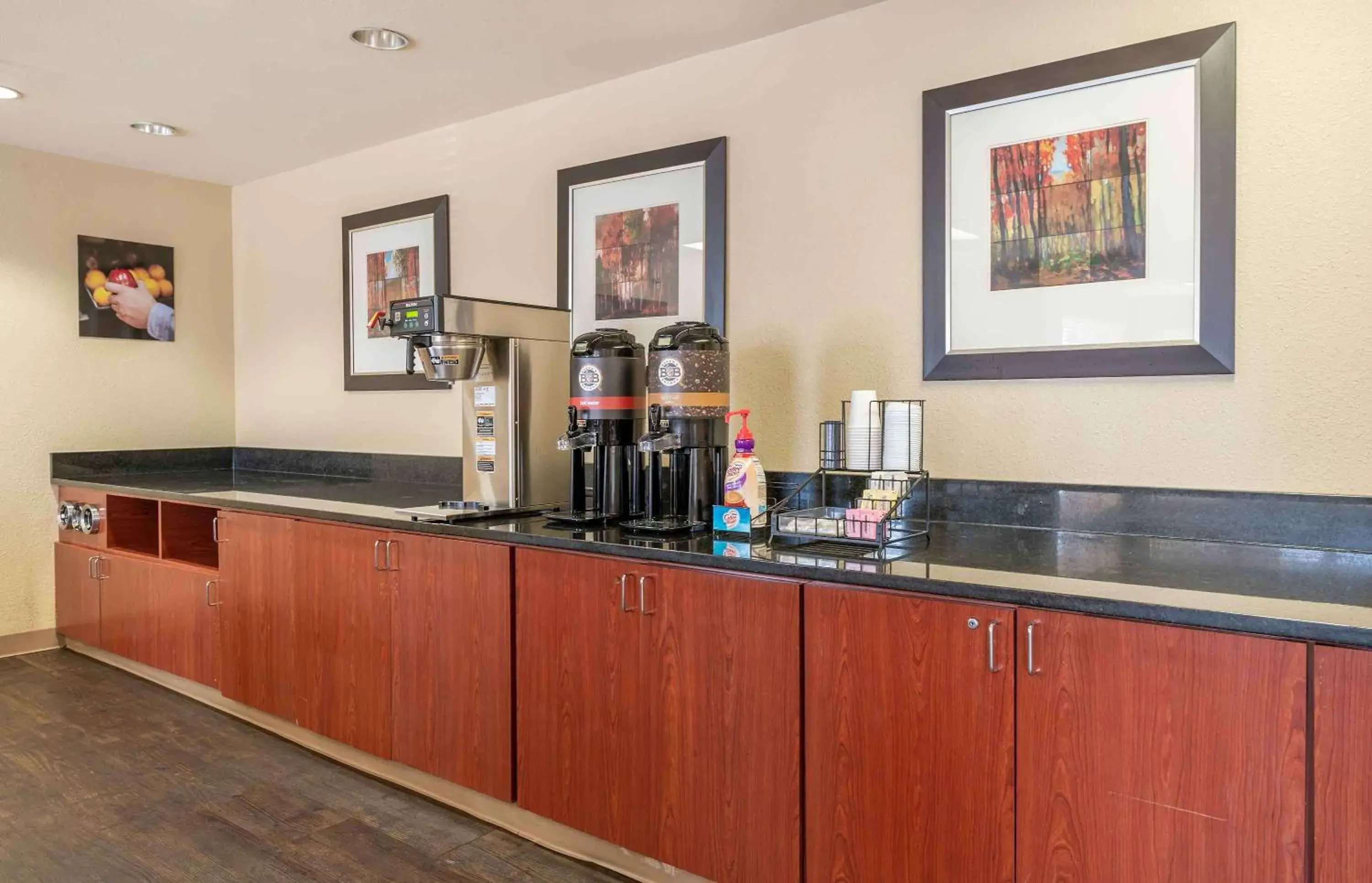Breakfast, Kitchen/Kitchenette in Extended Stay America Suites - Indianapolis - Northwest - I-465