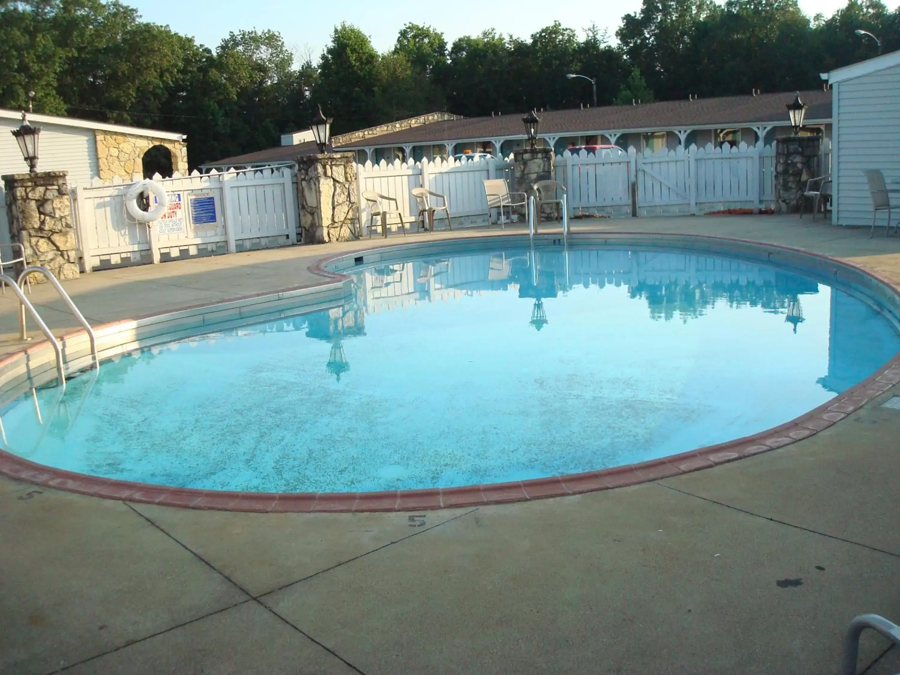 Swimming Pool in Corbin Inn