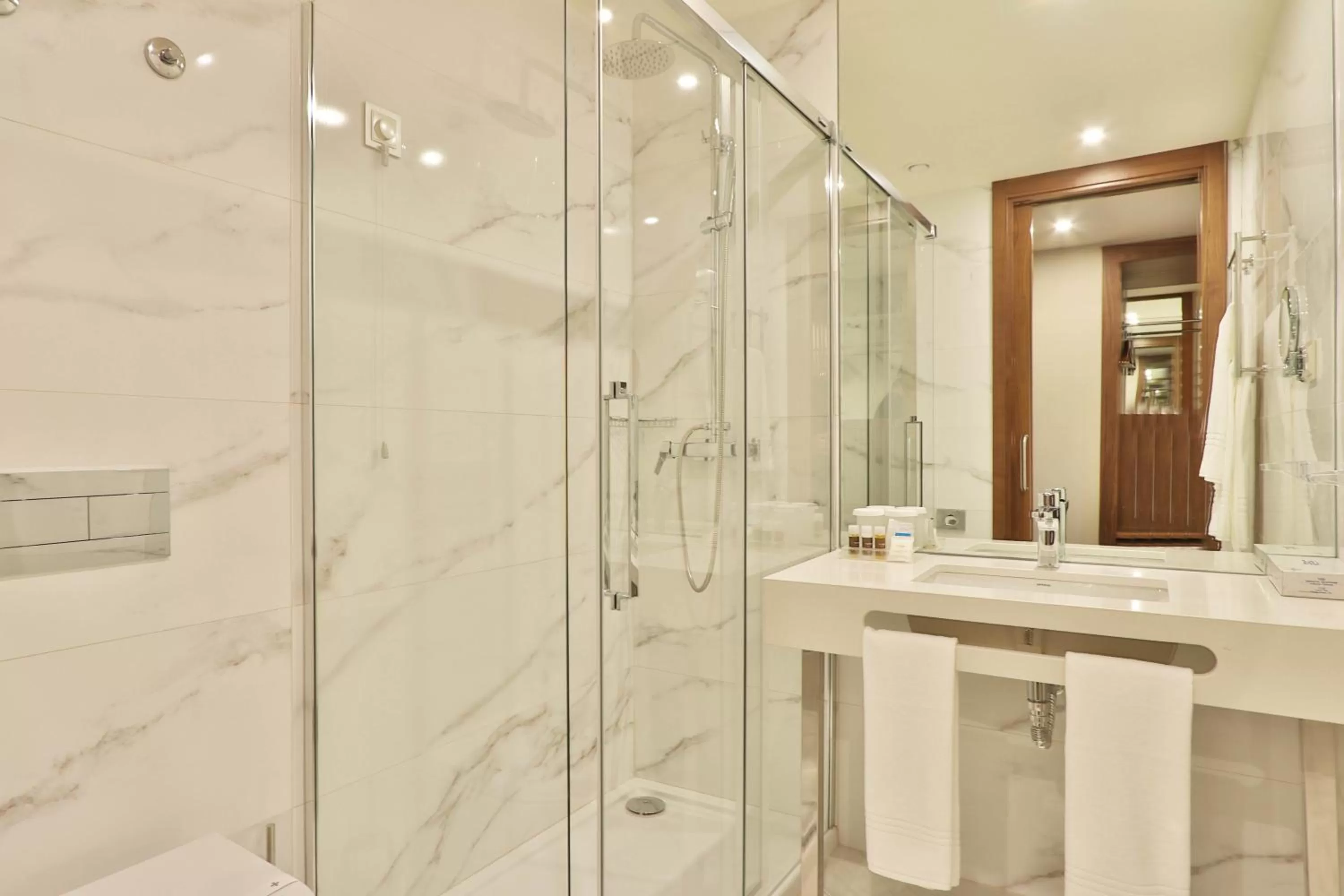 Bathroom in TURIM Ibéria Hotel