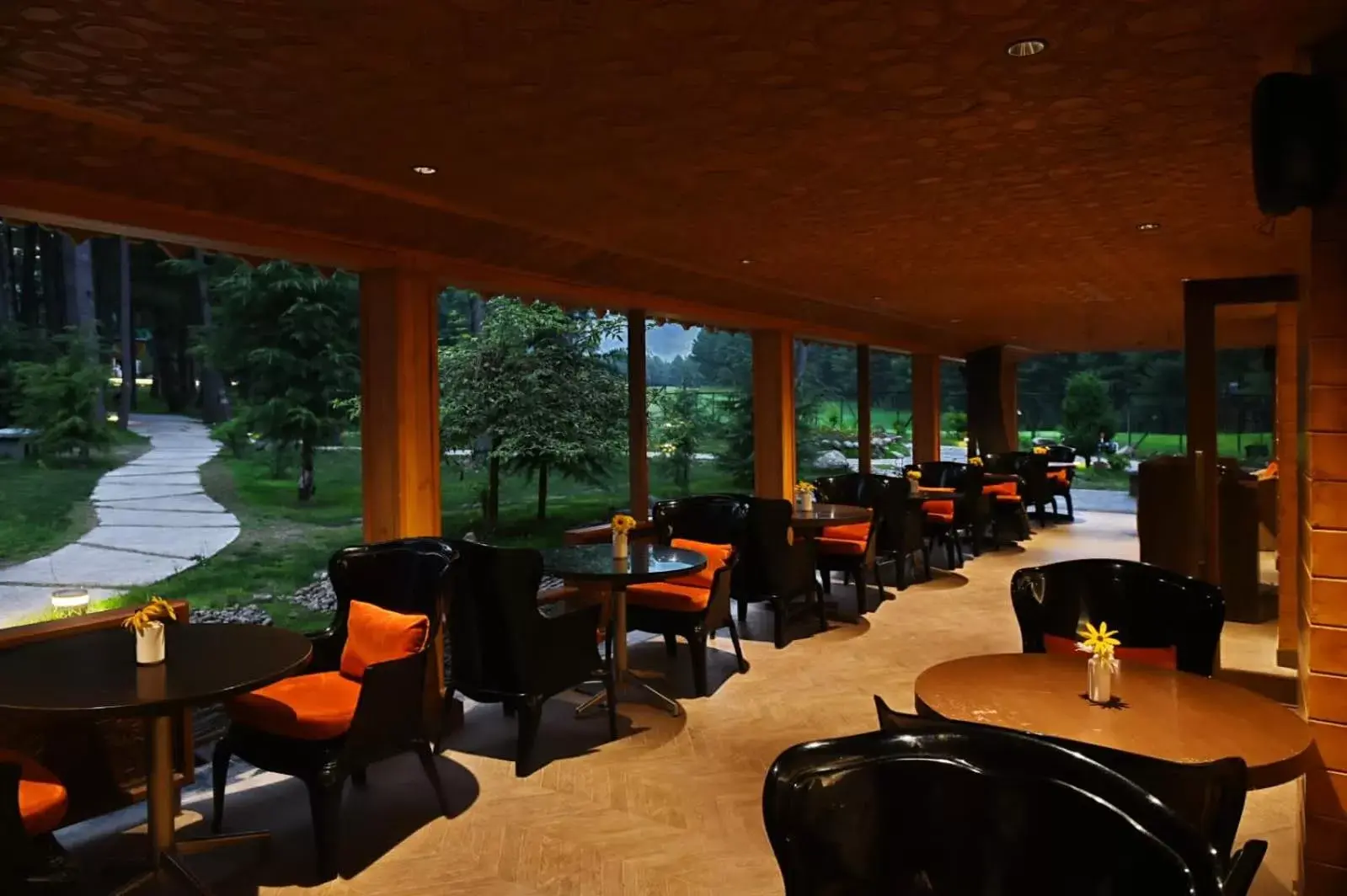 Restaurant/Places to Eat in Radisson Golf Resort Pahalgam