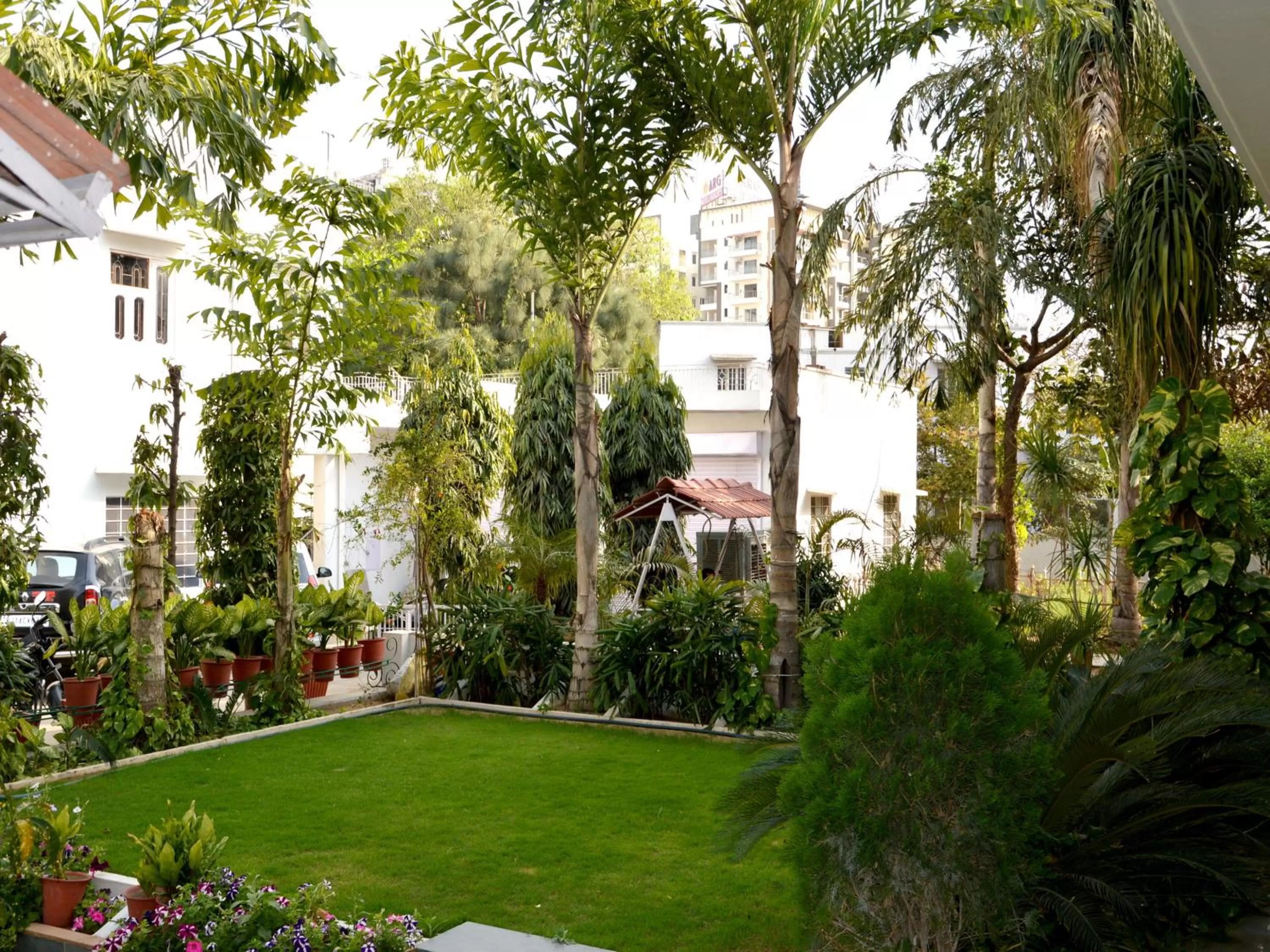 Garden in Hotel Sukhvilas