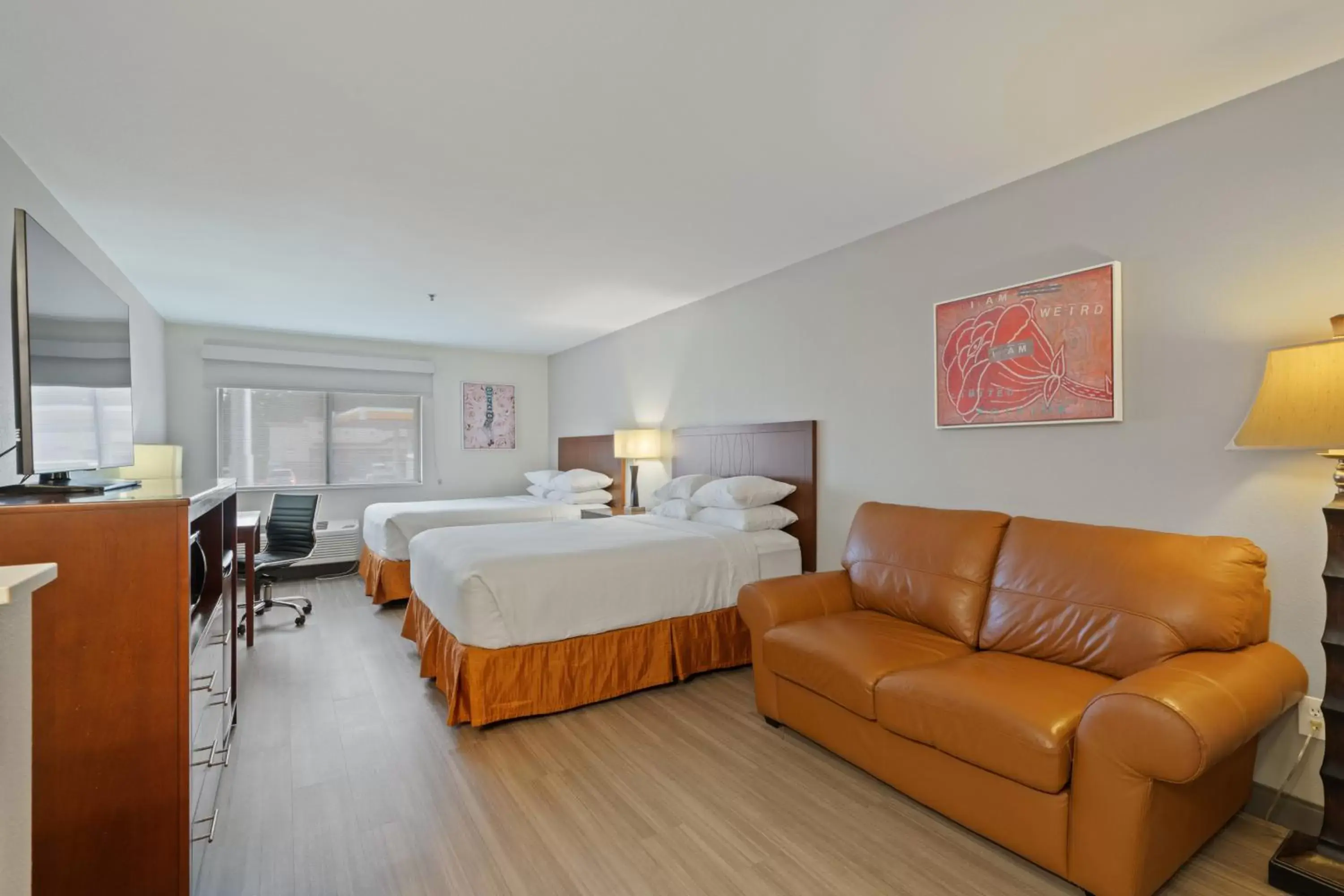 Bed in Best Western Lake Oswego Hotel & Suites