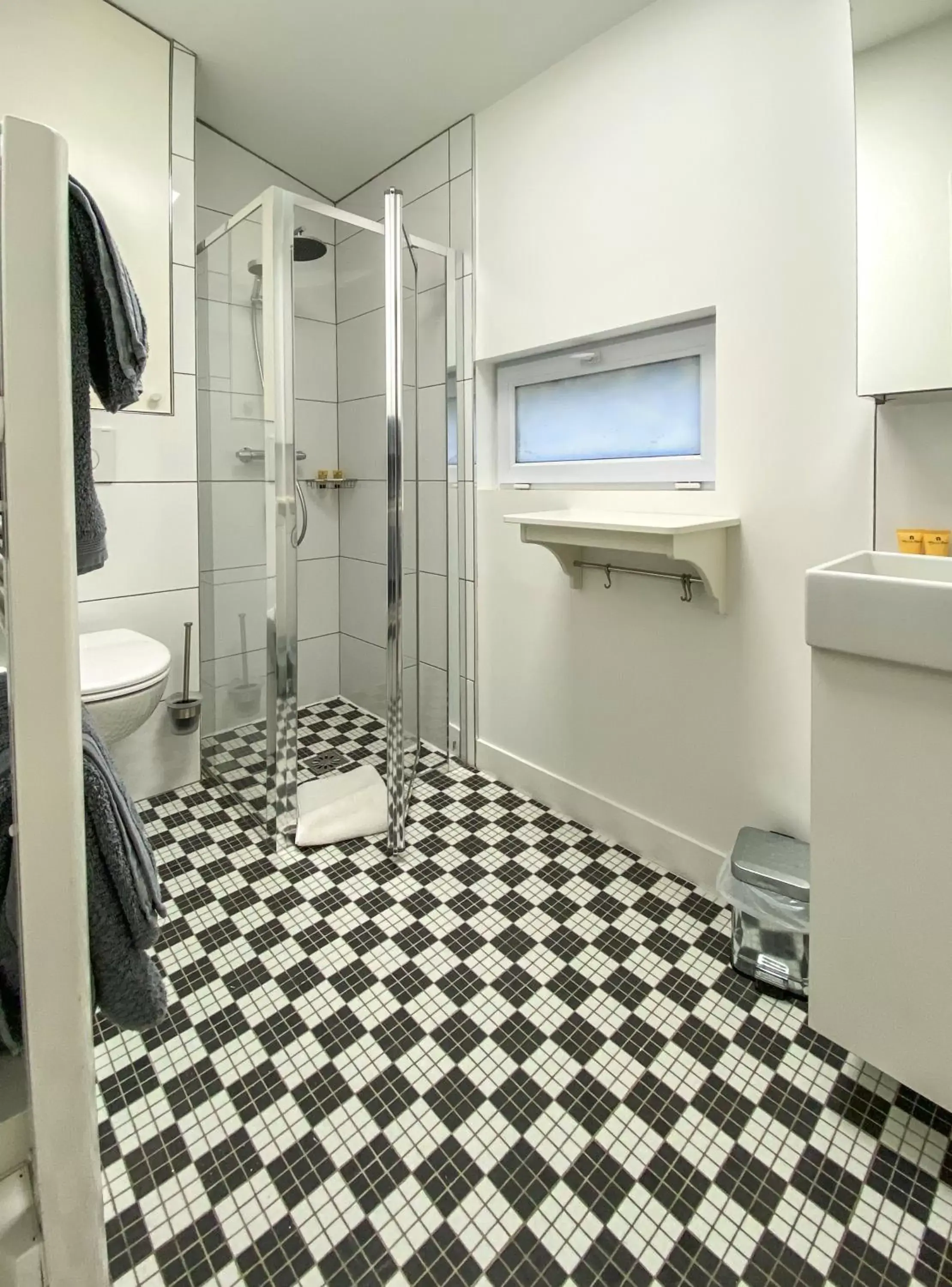 Shower, Bathroom in TOWNHOUSE TROUVILLE - Appart'Hotel & Studios