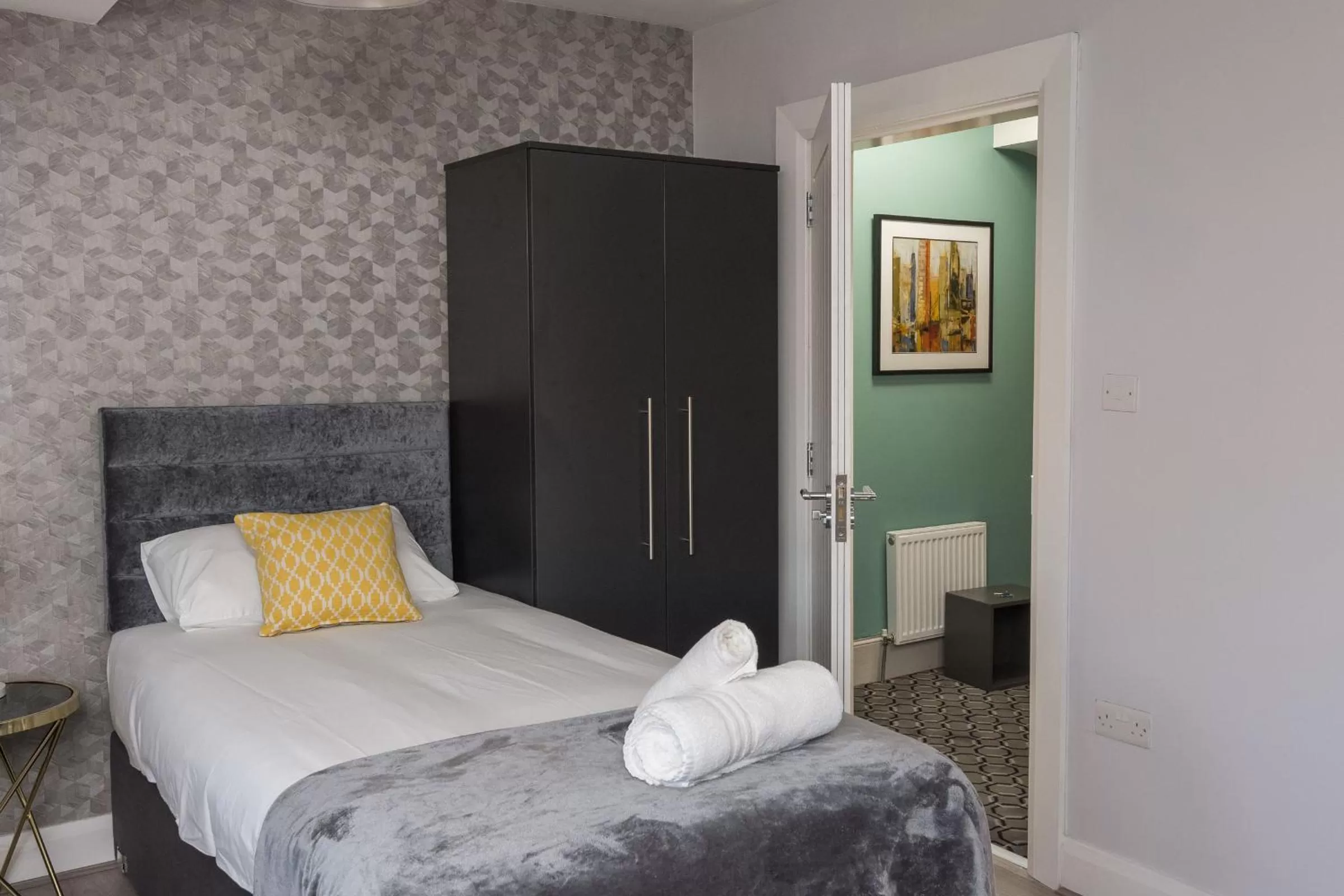 Bedroom, Bed in Titanic Guest 4 Star Boutique- Tourism NI certified- Free parking