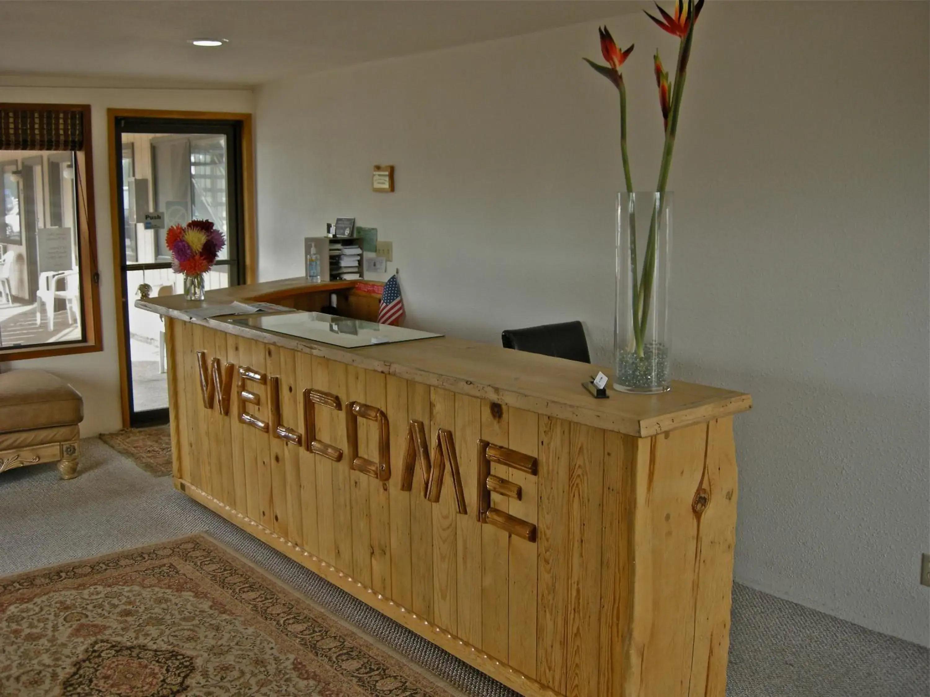 Lobby/Reception in Red Lion Inn and Suites La Pine, Oregon