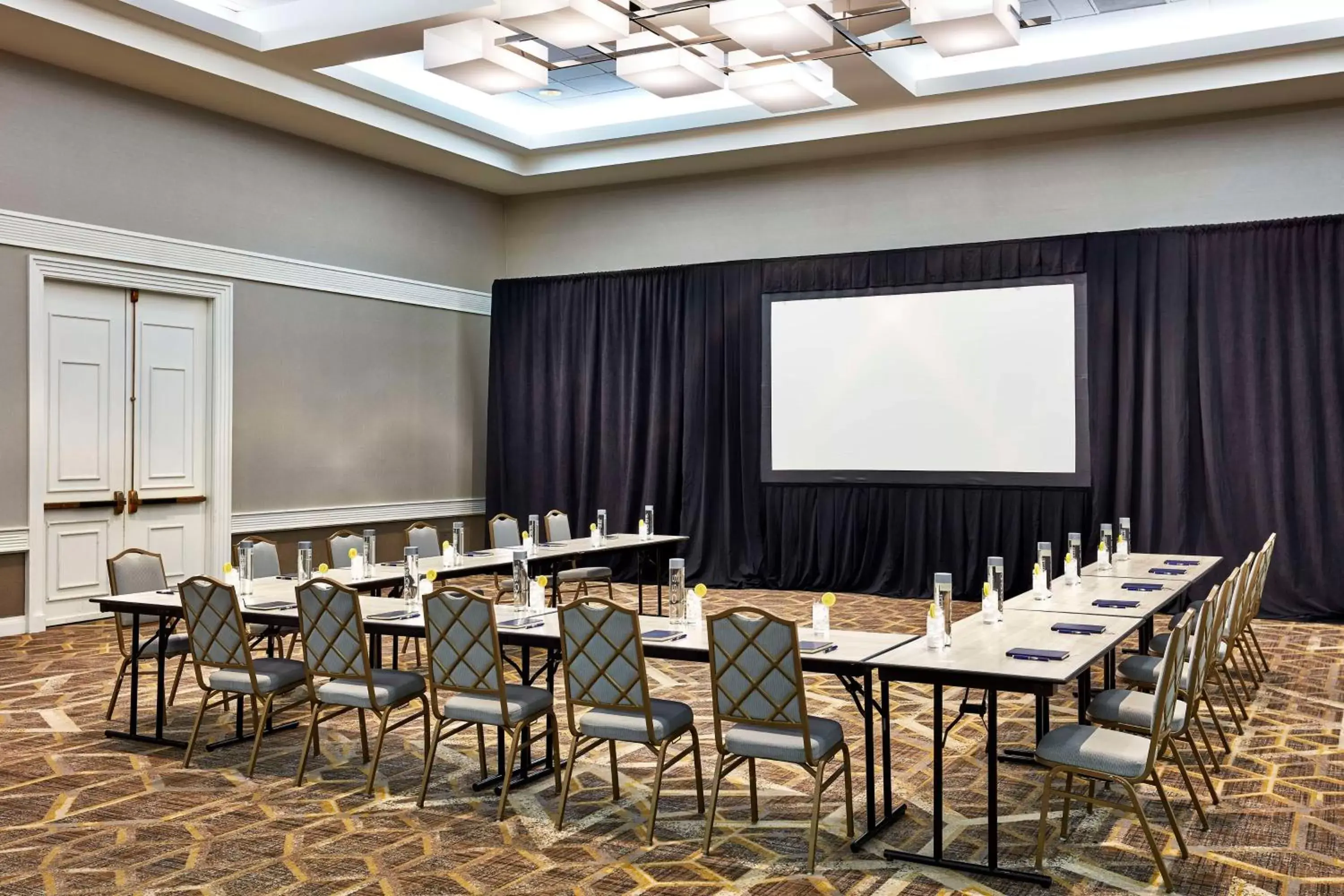 Meeting/conference room in DoubleTree by Hilton Golf Resort Palm Springs