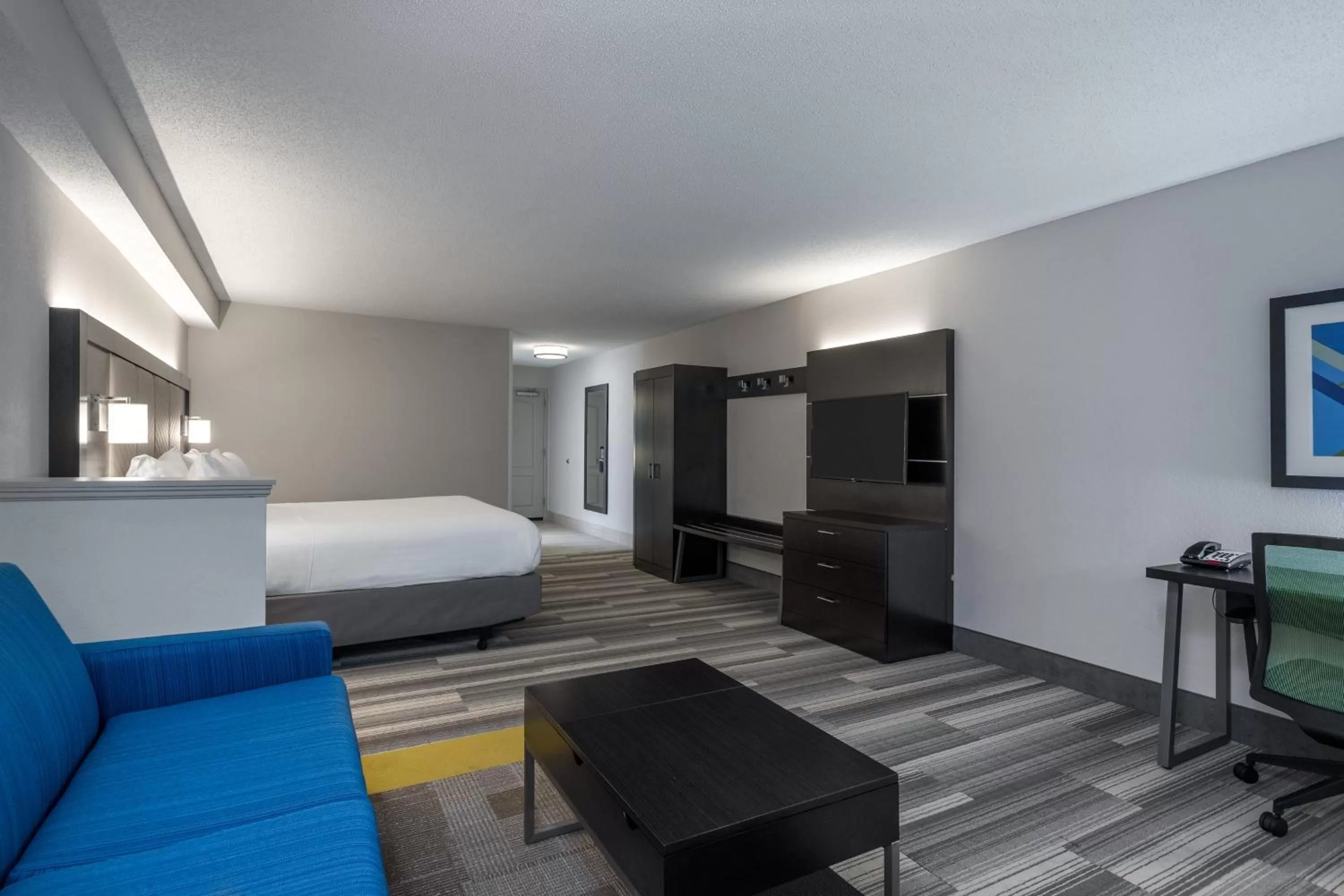Photo of the whole room, Bed in Holiday Inn Express & Suites Florence I-95 & I-20 Civic Ctr by IHG