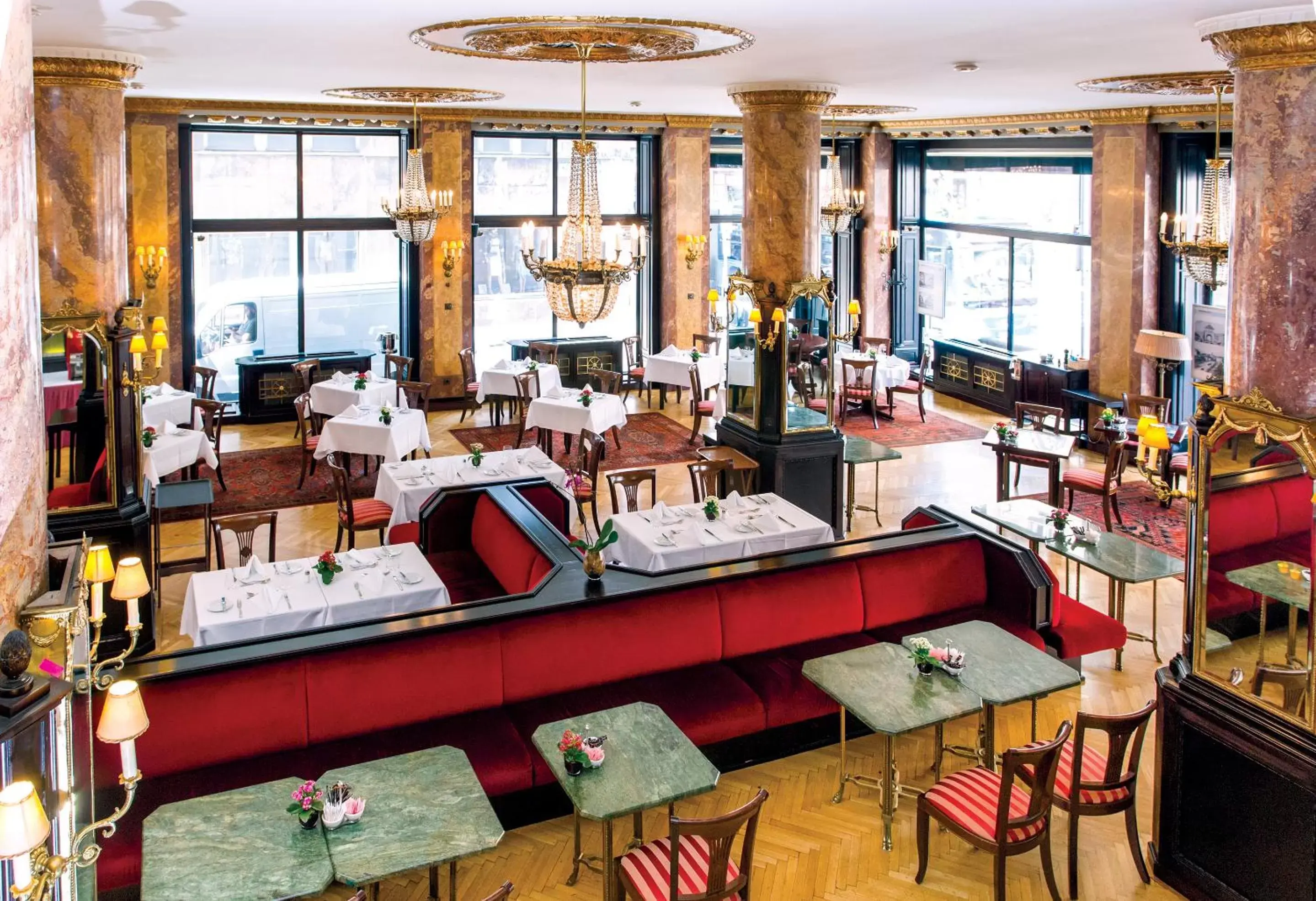 Restaurant/places to eat in Danubius Hotel Astoria City Center