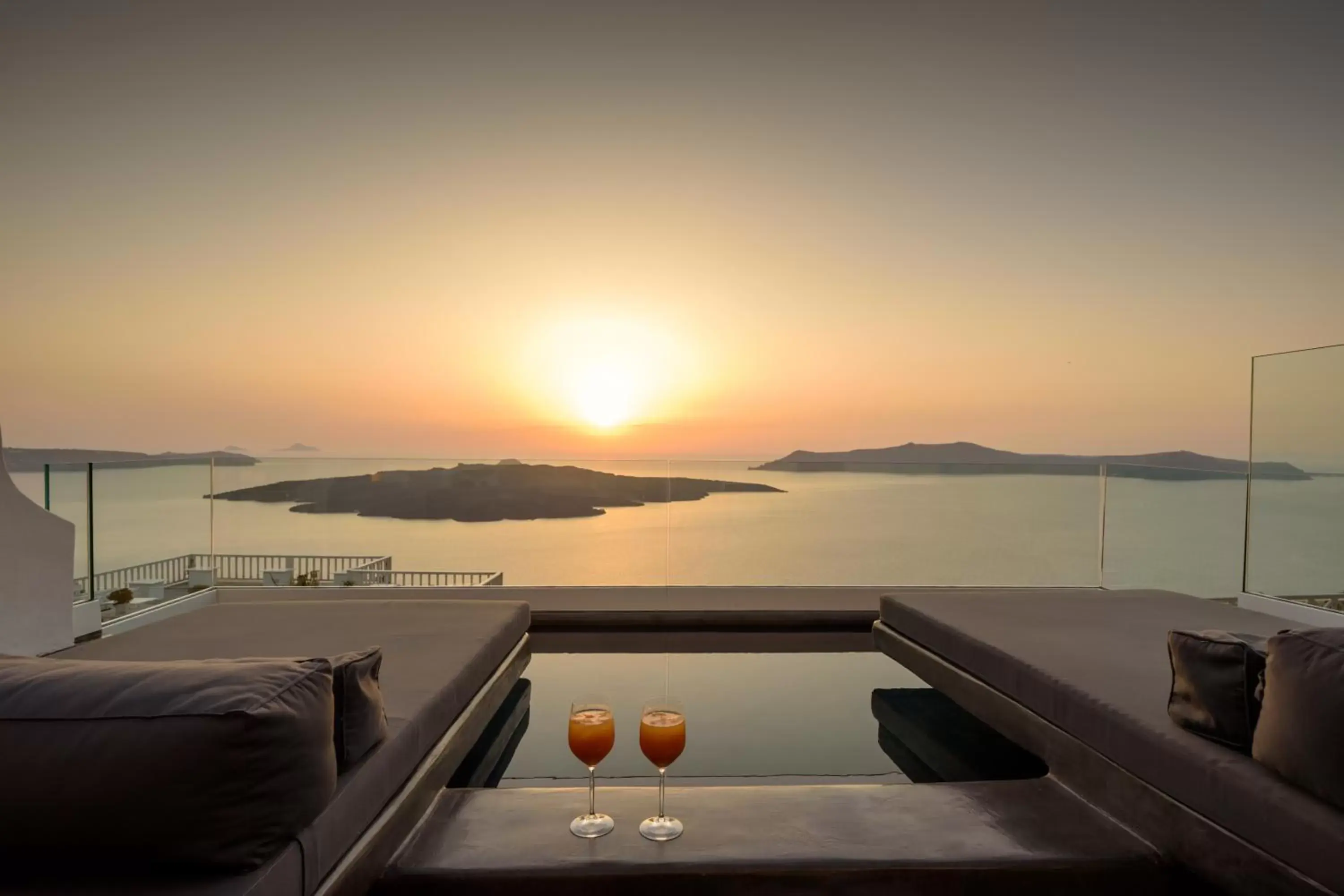 Sea view, Sunrise/Sunset in Nefeles Luxury Suites