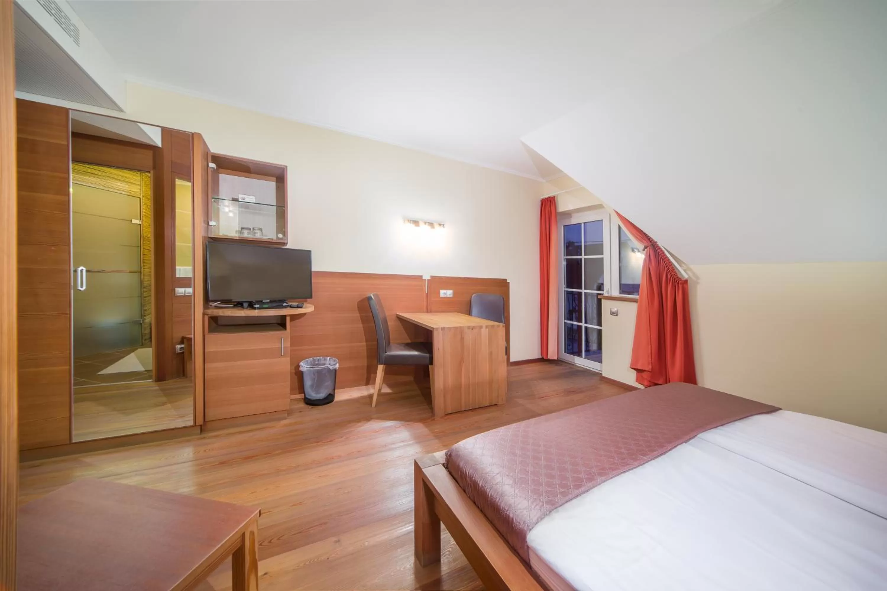 Photo of the whole room, Bed in Wellness Hotel Kager Harkány