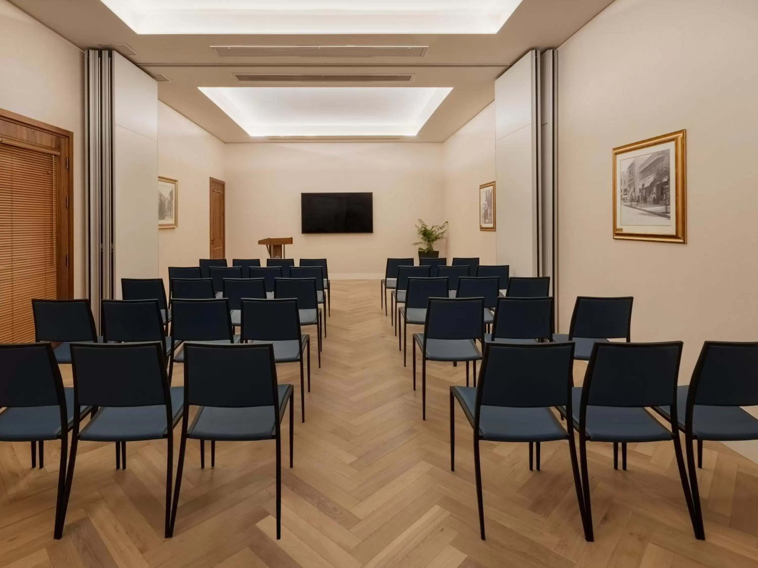 Meeting/conference room in Herbert Samuel Opera Tel Aviv